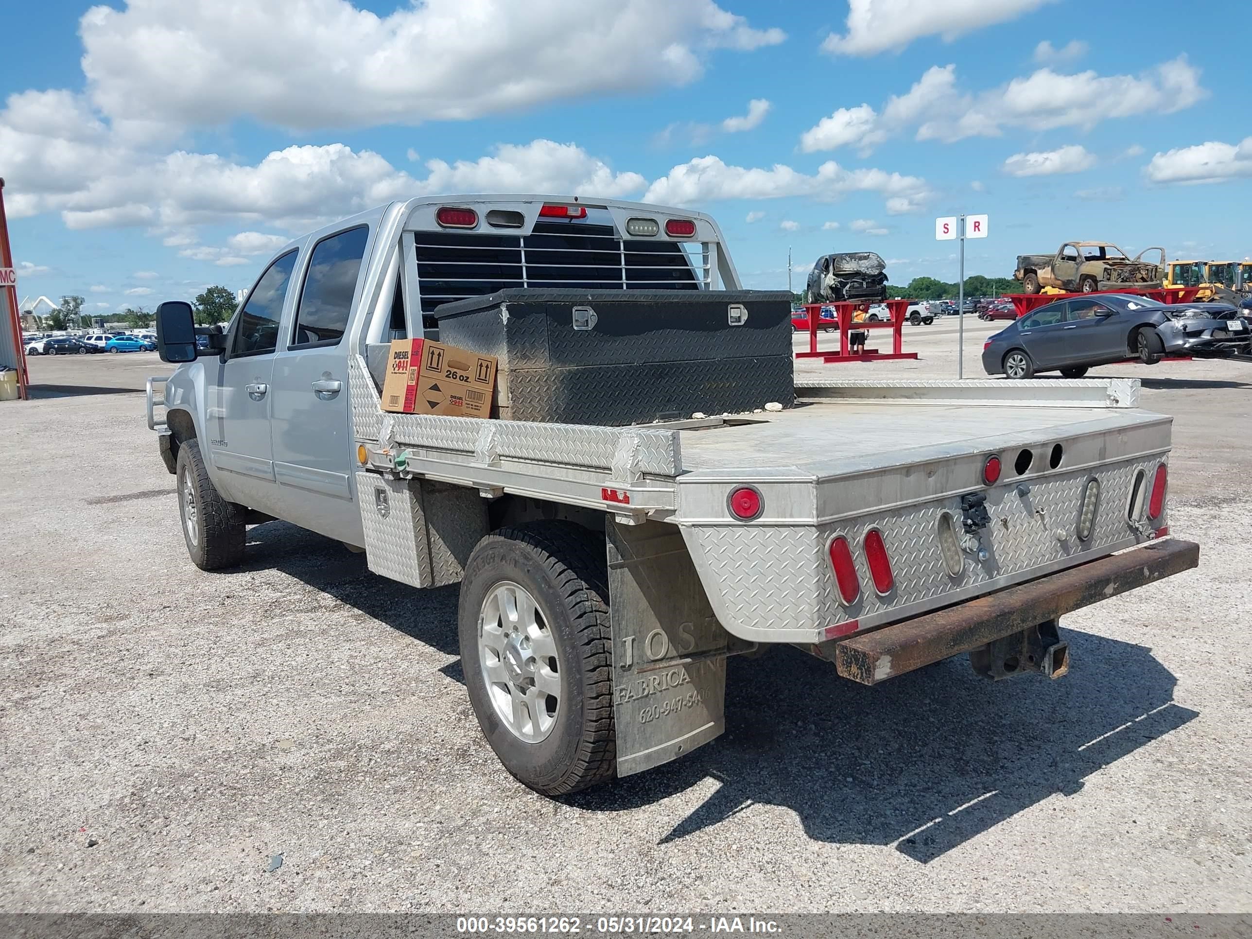 Photo 2 VIN: 1GC1KXC86EF142253 - CHEVROLET SILVERADO 