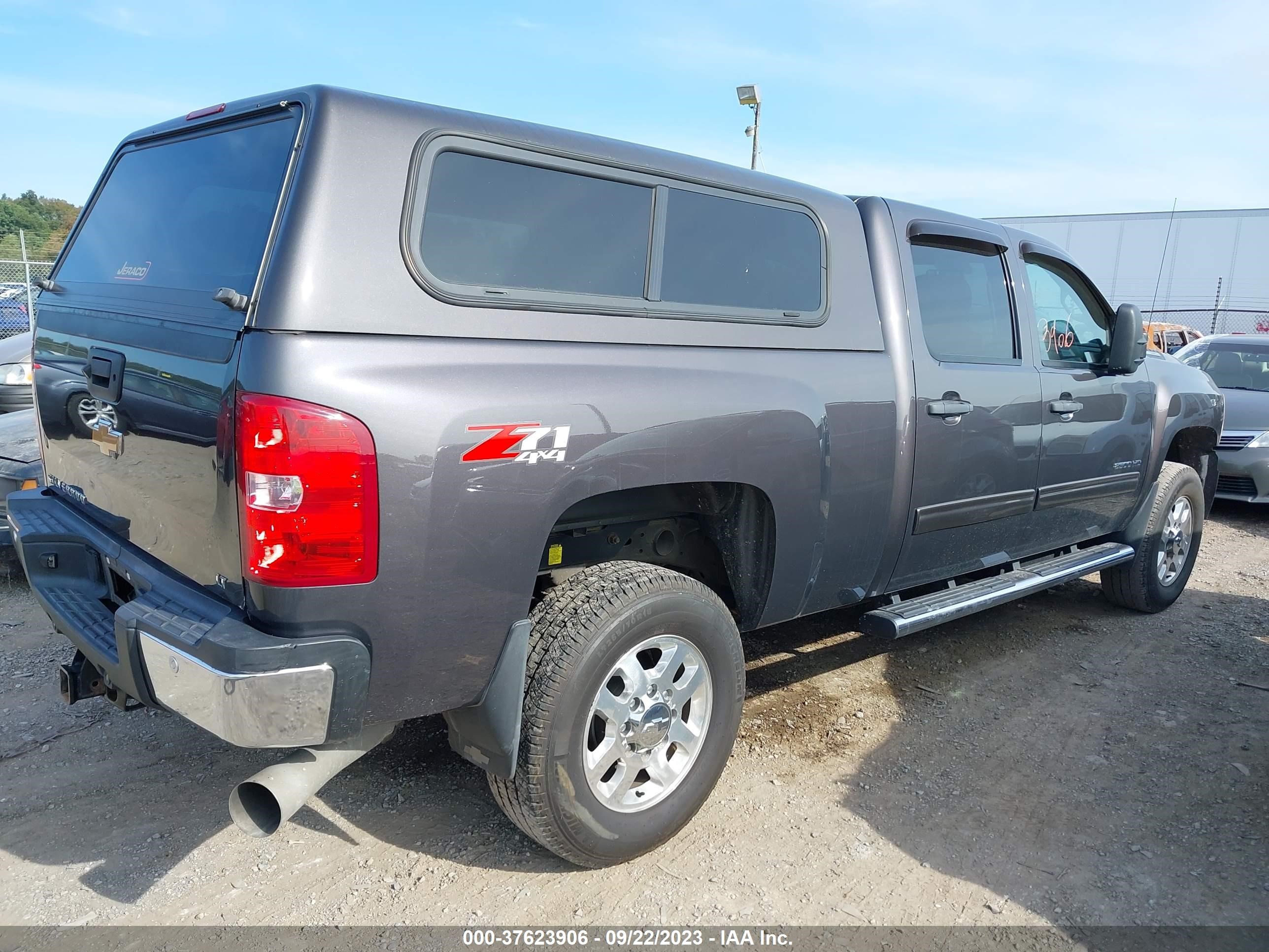 Photo 12 VIN: 1GC1KXC8XBF242108 - CHEVROLET SILVERADO 