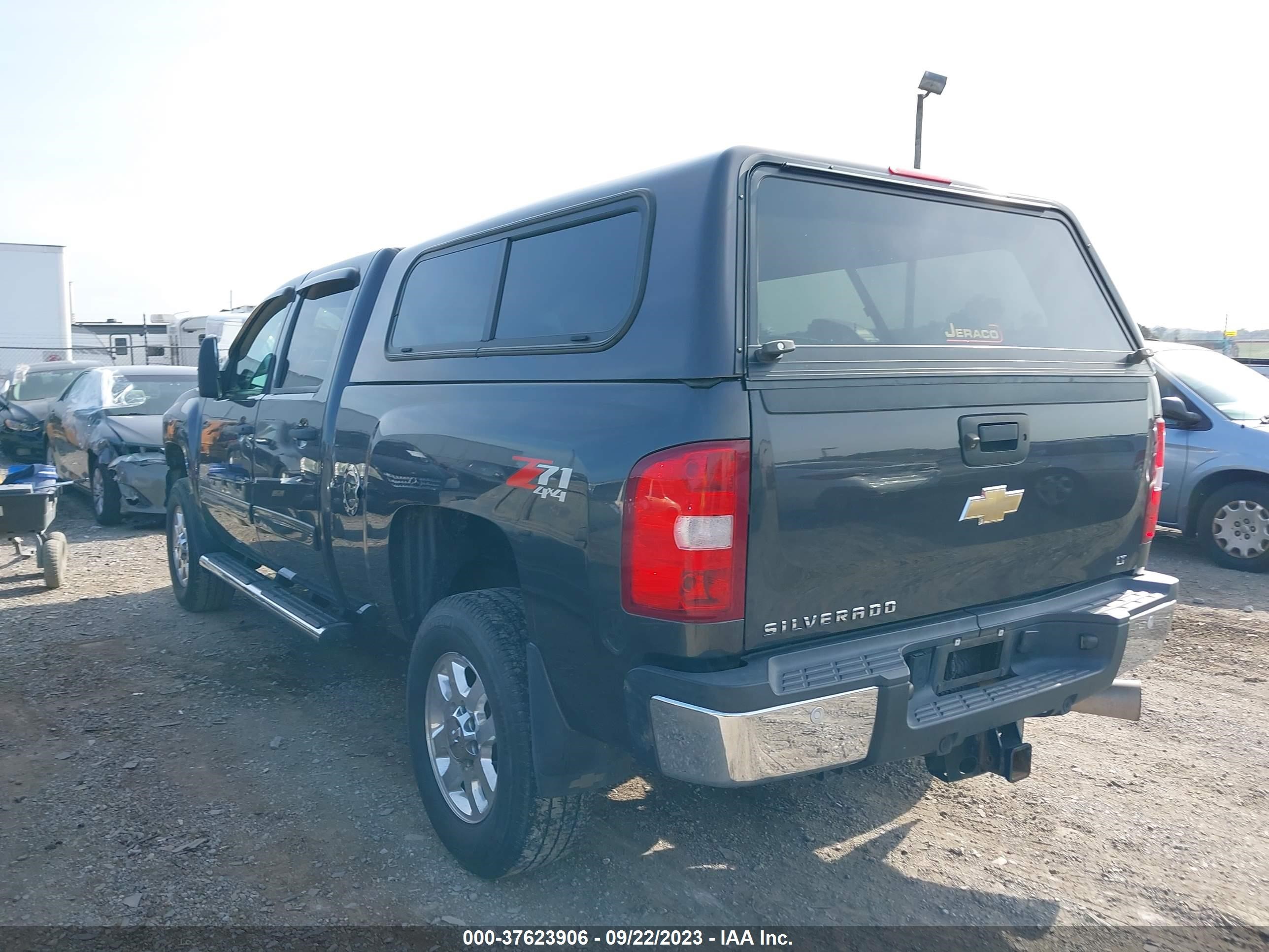 Photo 2 VIN: 1GC1KXC8XBF242108 - CHEVROLET SILVERADO 