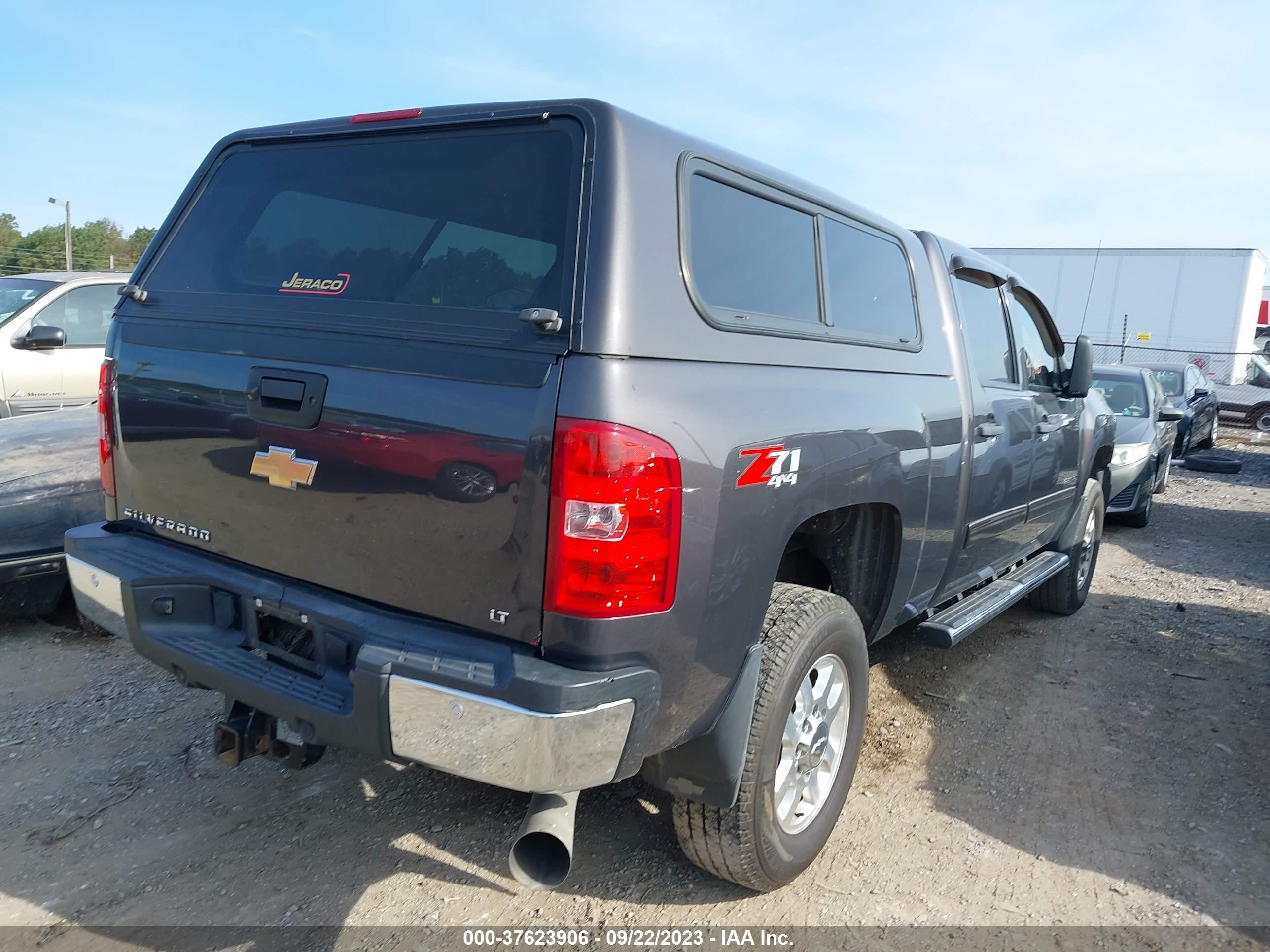 Photo 3 VIN: 1GC1KXC8XBF242108 - CHEVROLET SILVERADO 