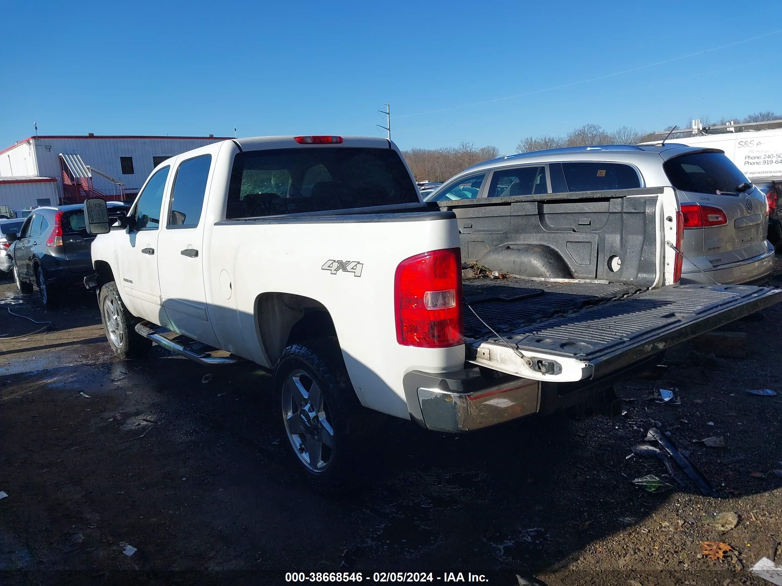 Photo 2 VIN: 1GC1KXCGXBF242813 - CHEVROLET SILVERADO 