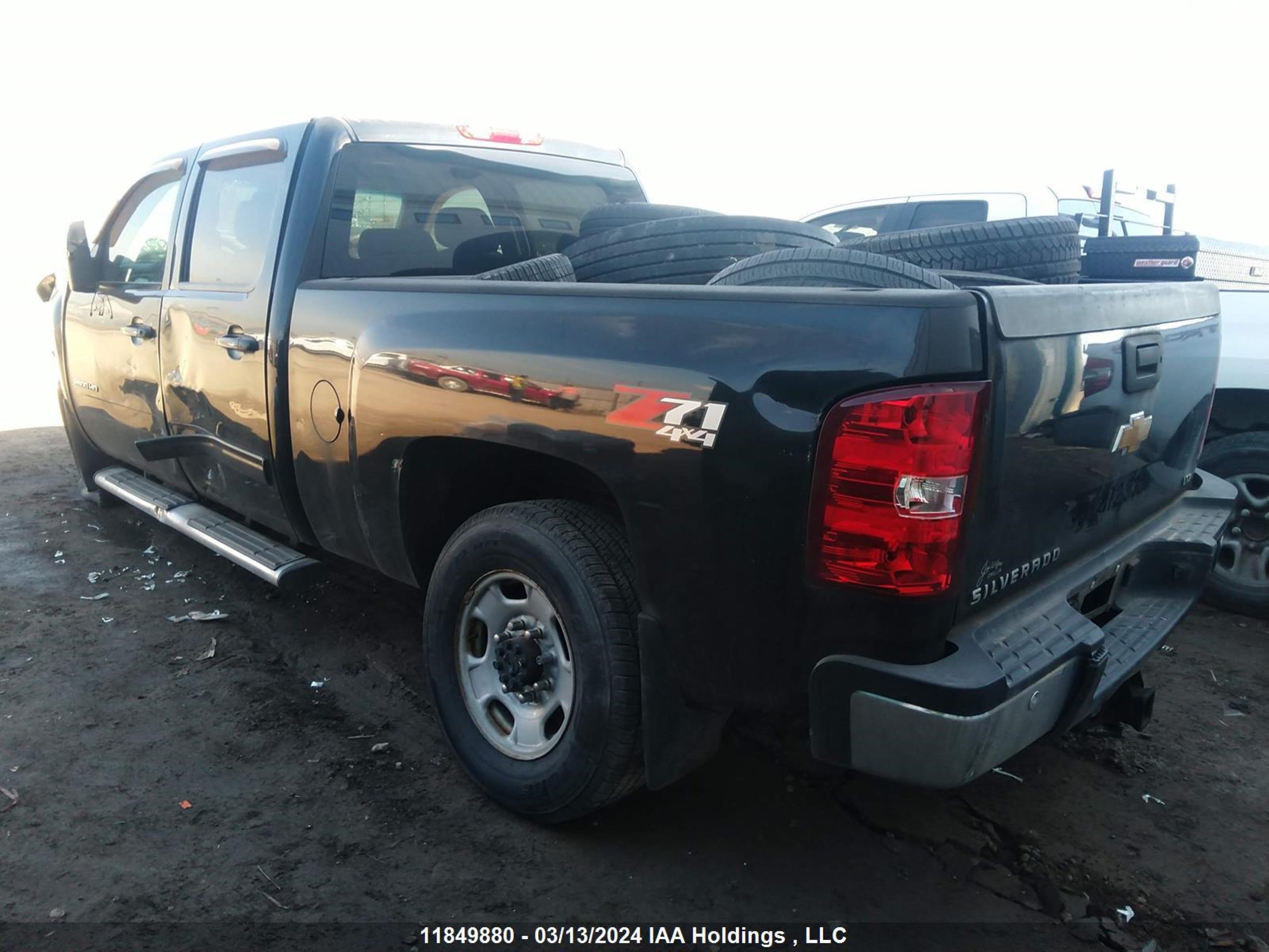 Photo 2 VIN: 1GC1KYCG2BF111011 - CHEVROLET SILVERADO 