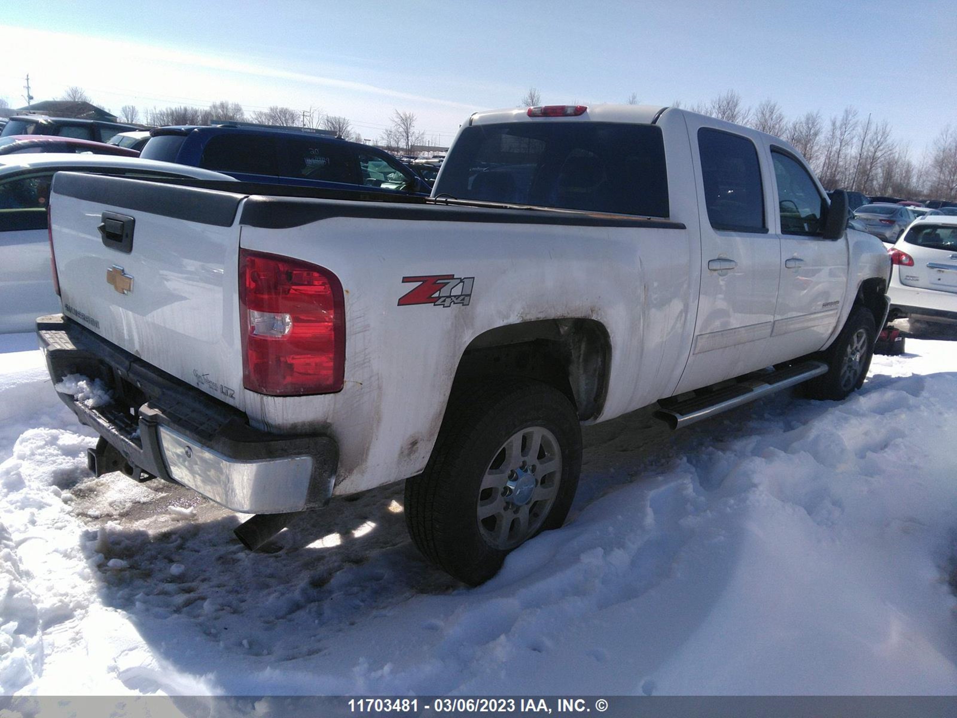 Photo 3 VIN: 1GC1KYCG7BF197822 - CHEVROLET SILVERADO 