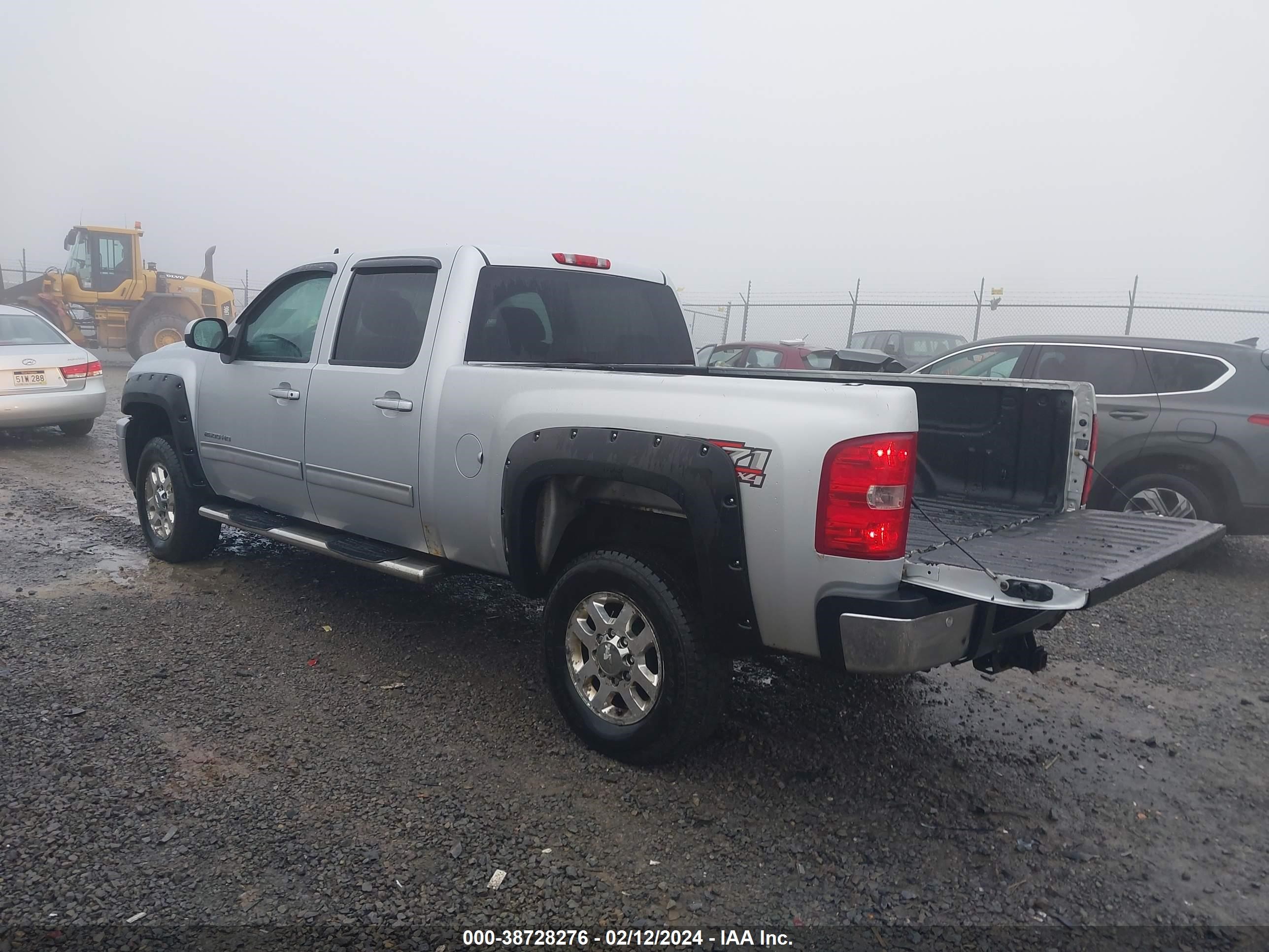 Photo 2 VIN: 1GC1KYCGXCF184144 - CHEVROLET SILVERADO 