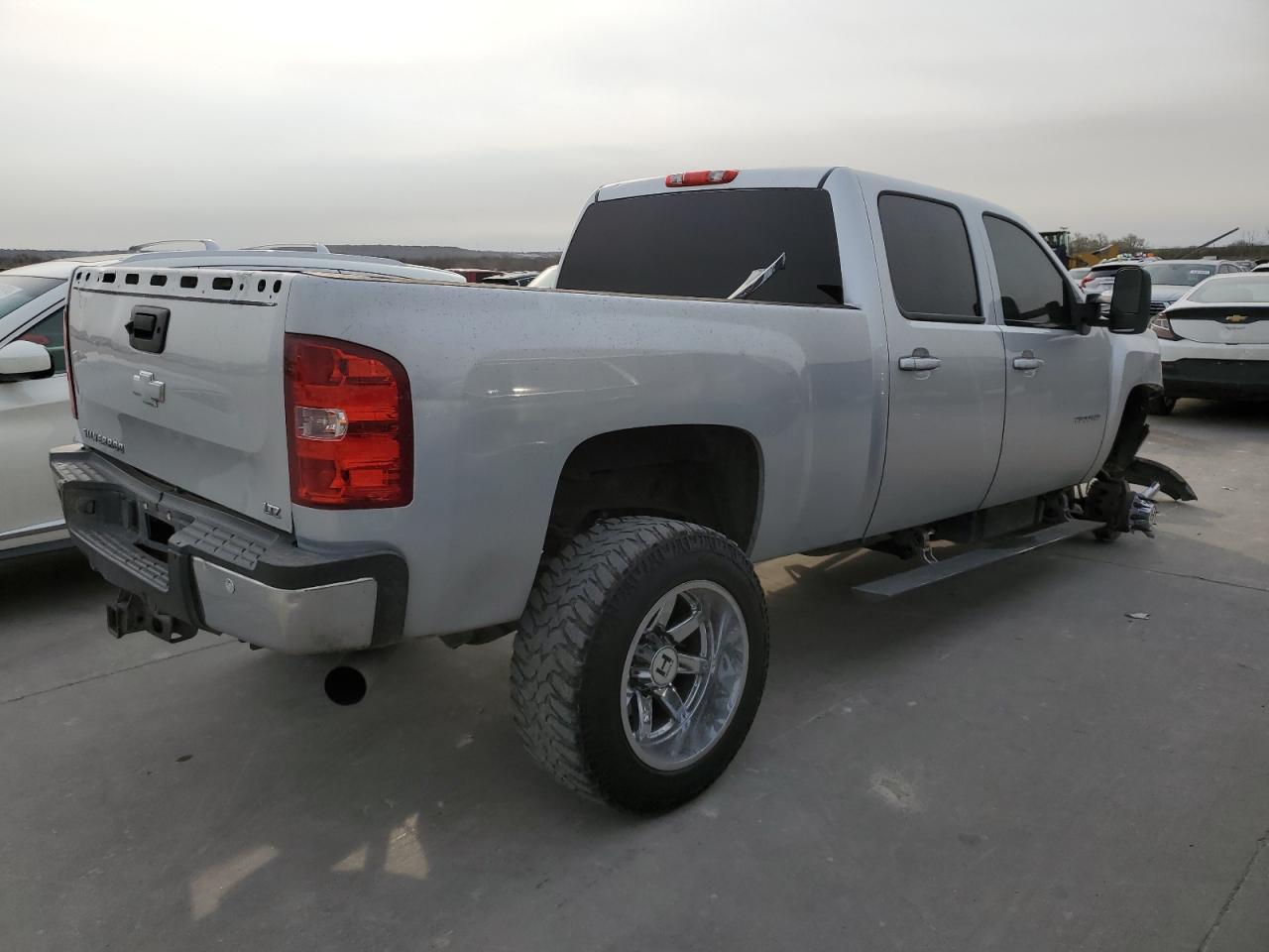 Photo 2 VIN: 1GC1KYE81DF114930 - CHEVROLET SILVERADO 