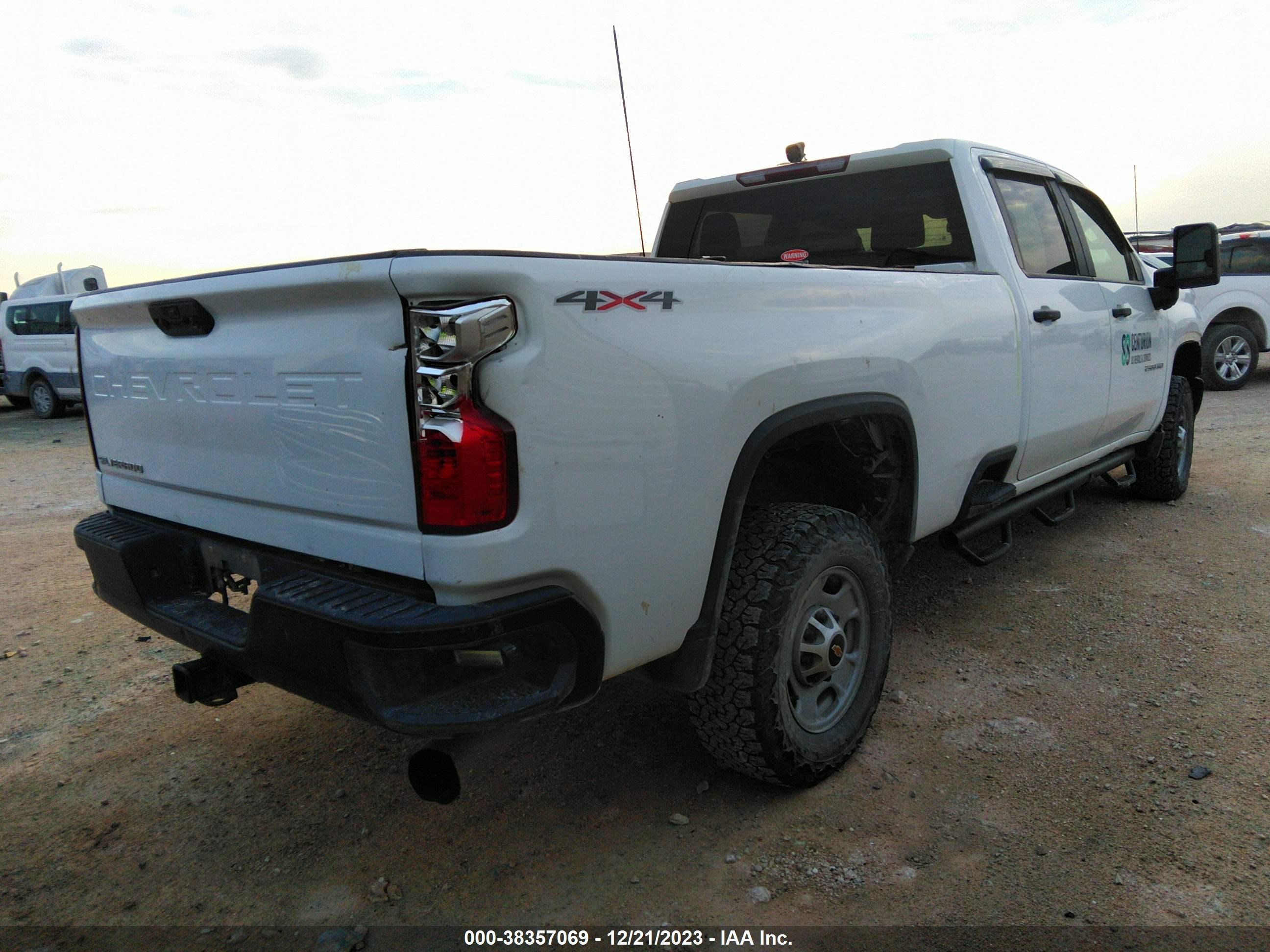 Photo 3 VIN: 1GC1YLEY7MF173403 - CHEVROLET SILVERADO 