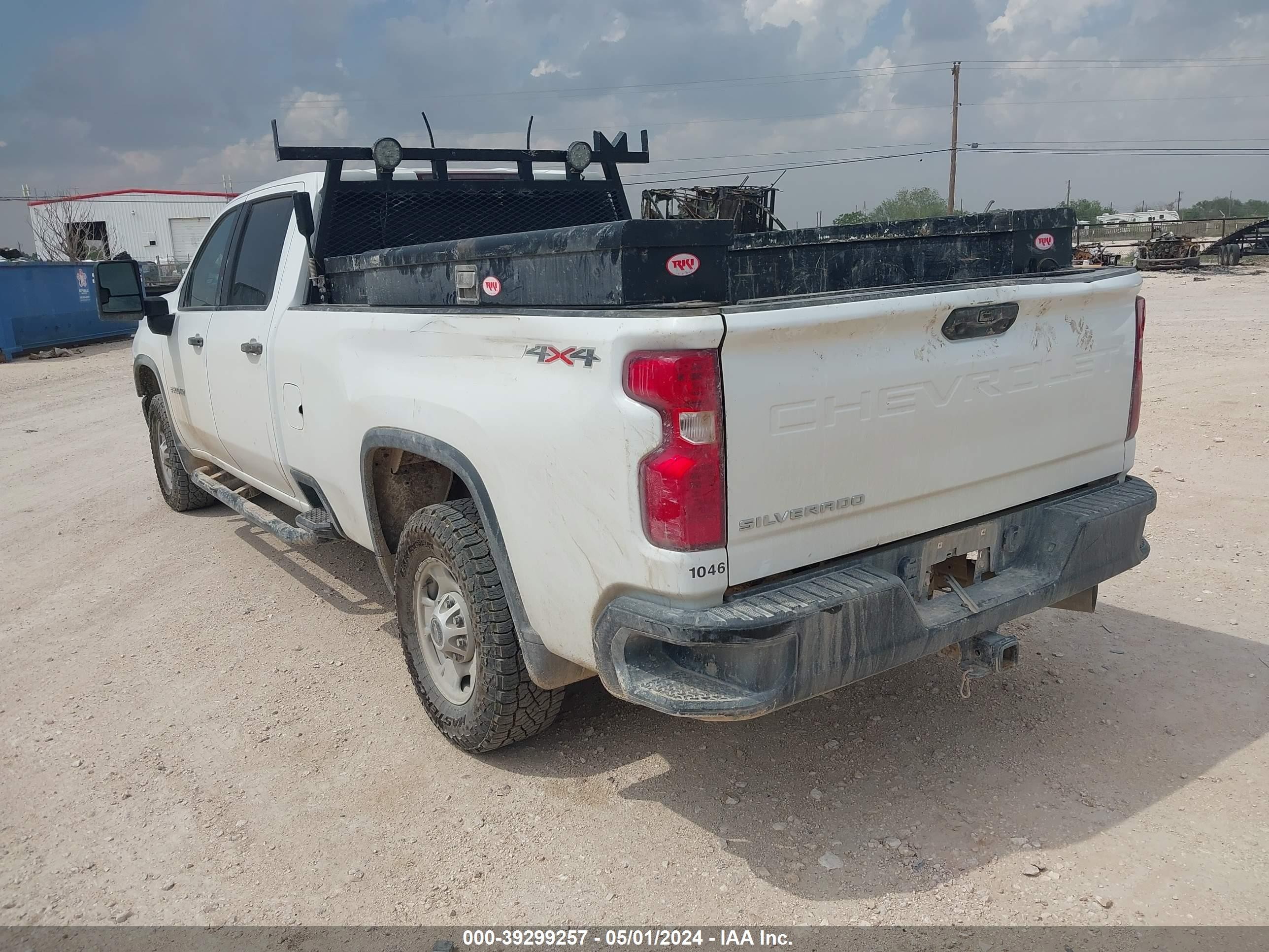 Photo 2 VIN: 1GC1YLEY7MF236354 - CHEVROLET SILVERADO 