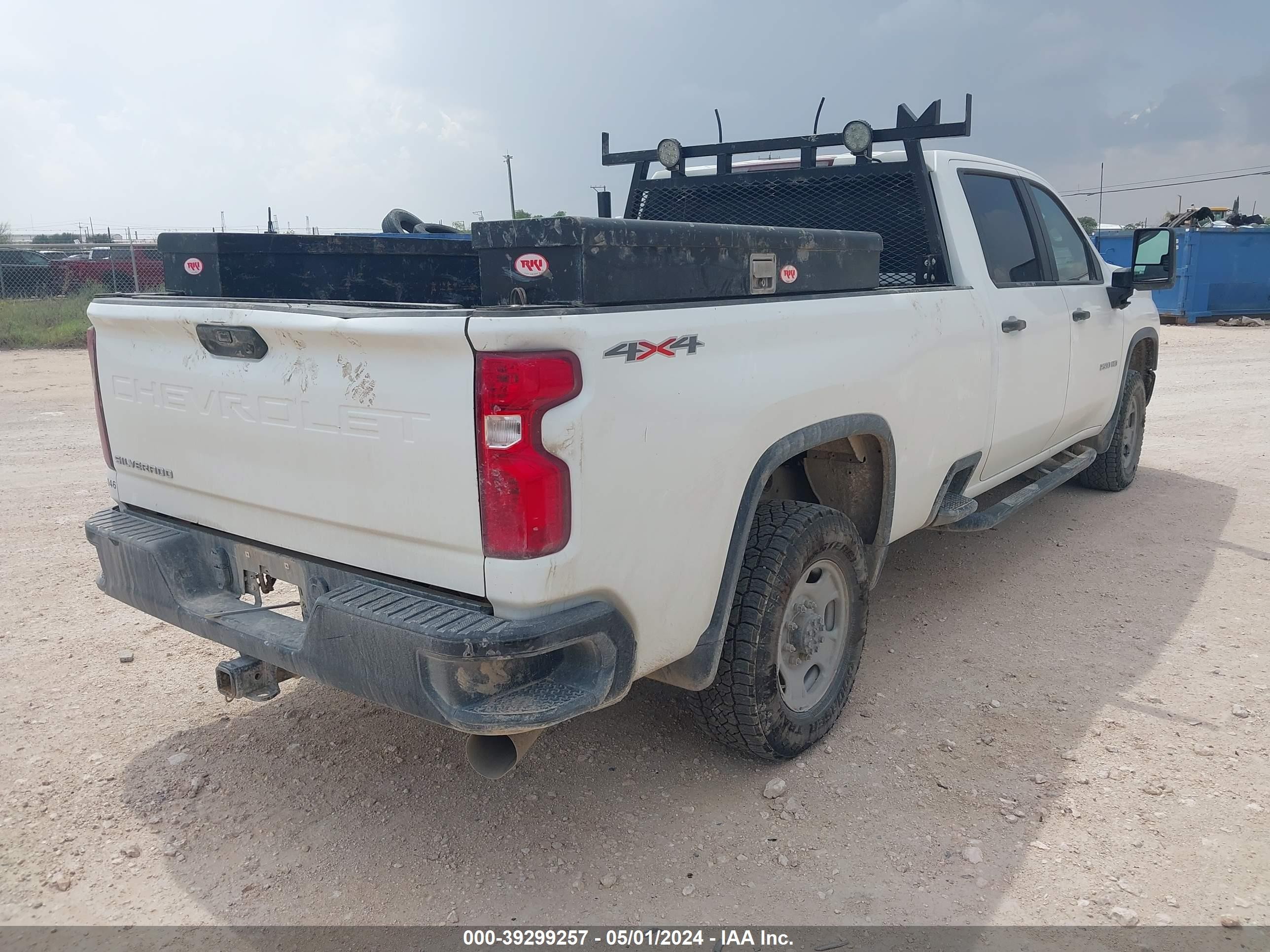 Photo 3 VIN: 1GC1YLEY7MF236354 - CHEVROLET SILVERADO 