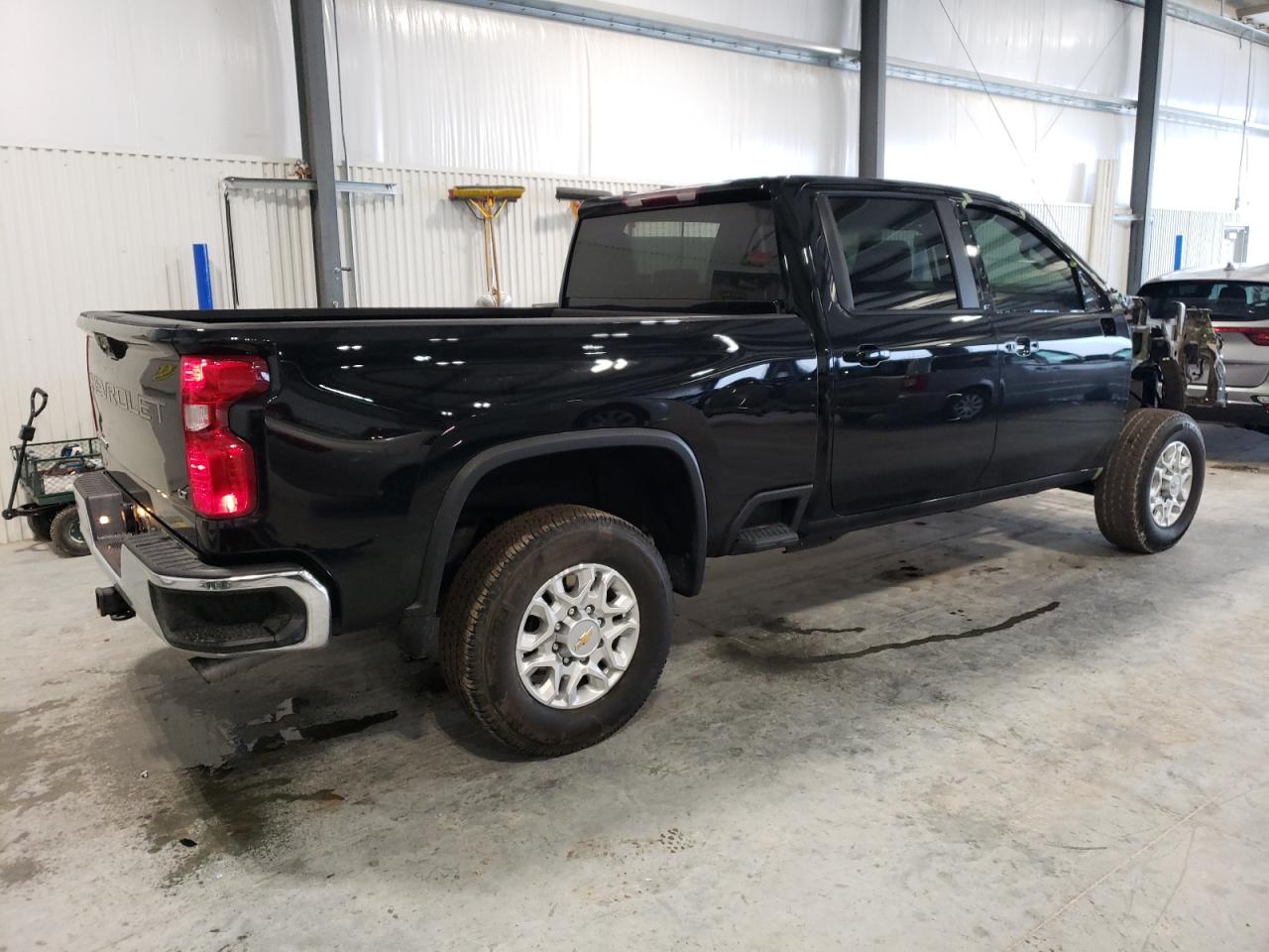 Photo 2 VIN: 1GC1YNE74RF120586 - CHEVROLET SILVERADO 