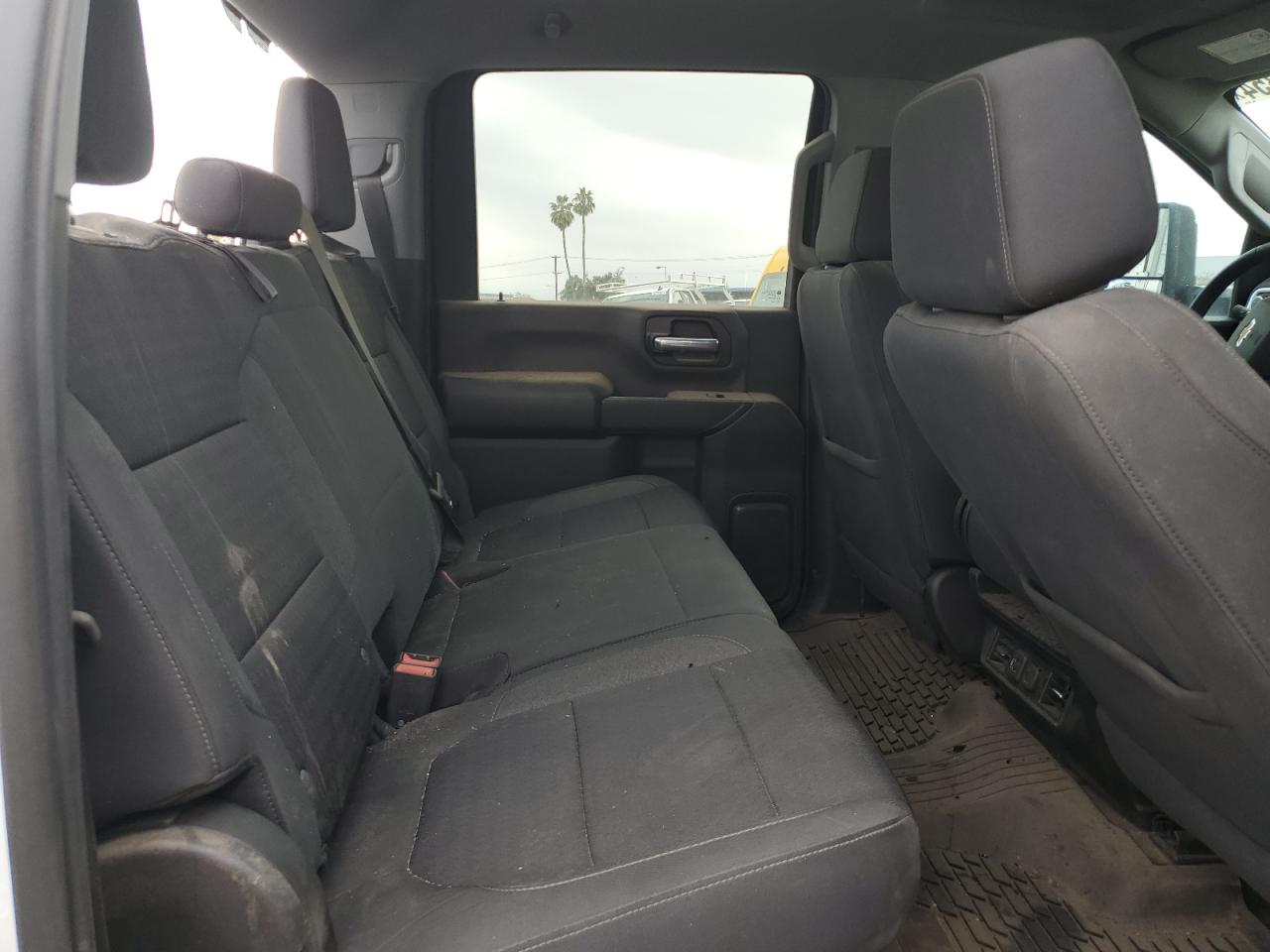 Photo 10 VIN: 1GC1YNE78PF159114 - CHEVROLET SILVERADO 