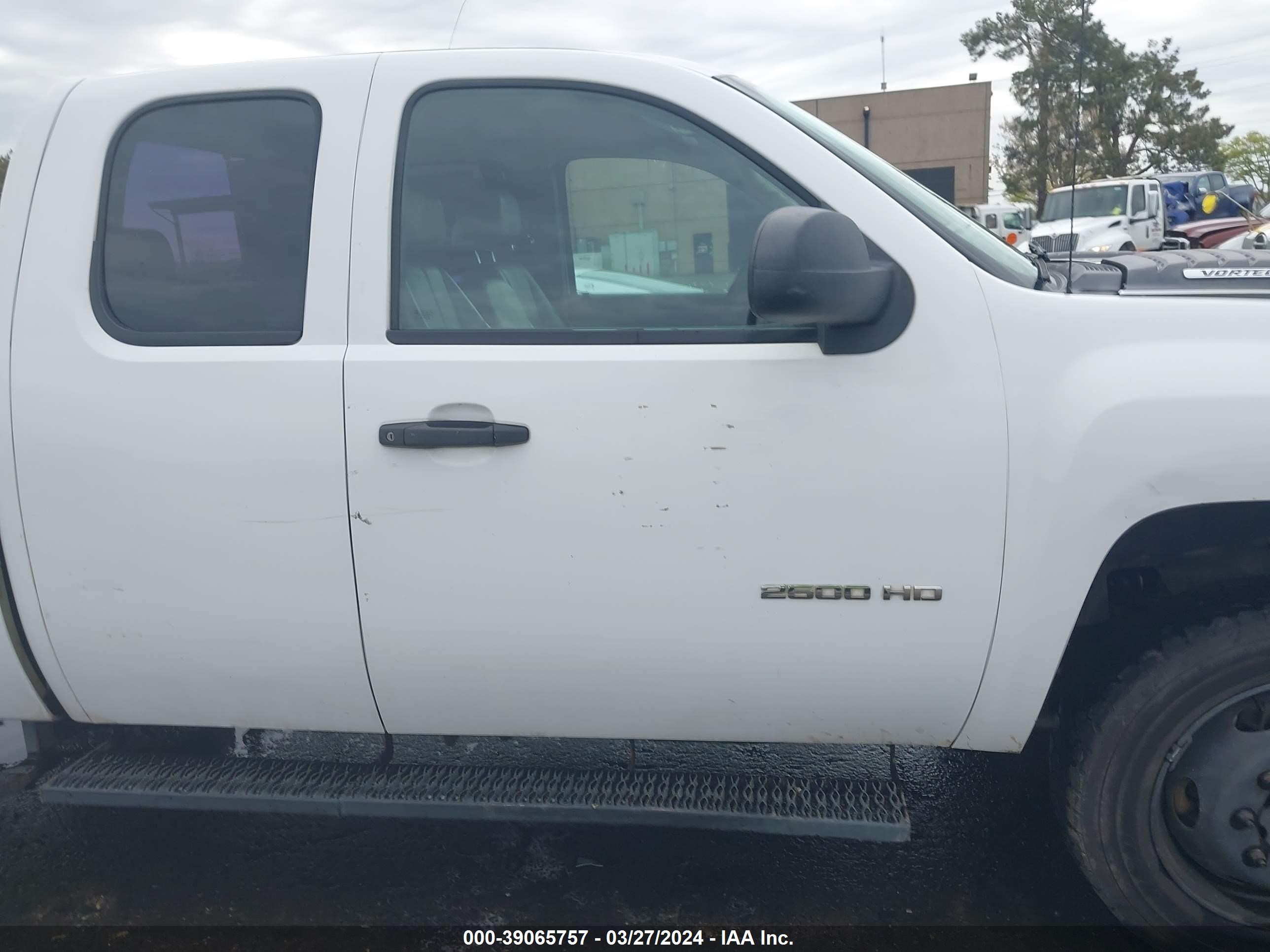 Photo 12 VIN: 1GC2CVCG4BZ370436 - CHEVROLET SILVERADO 