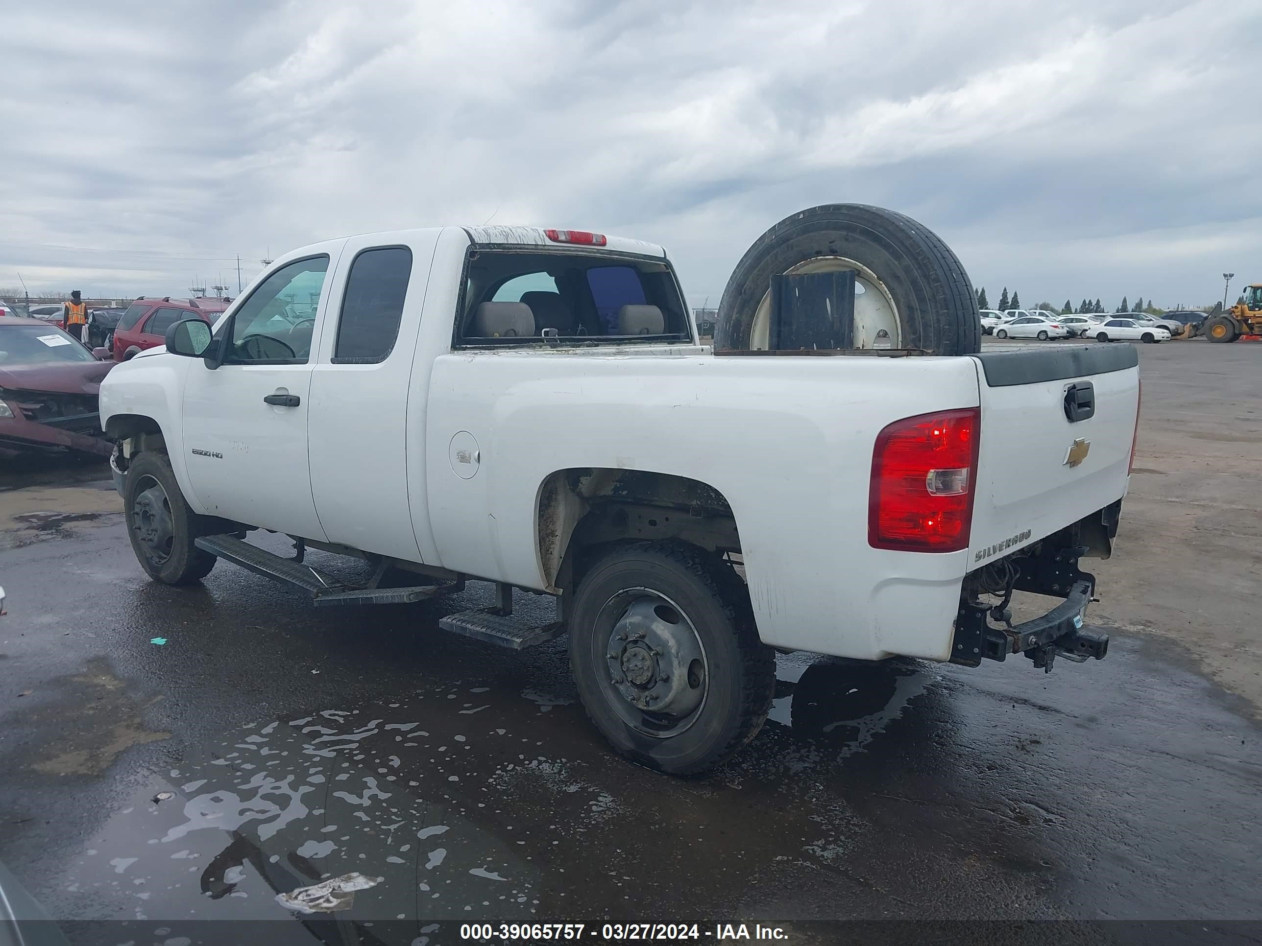 Photo 2 VIN: 1GC2CVCG4BZ370436 - CHEVROLET SILVERADO 