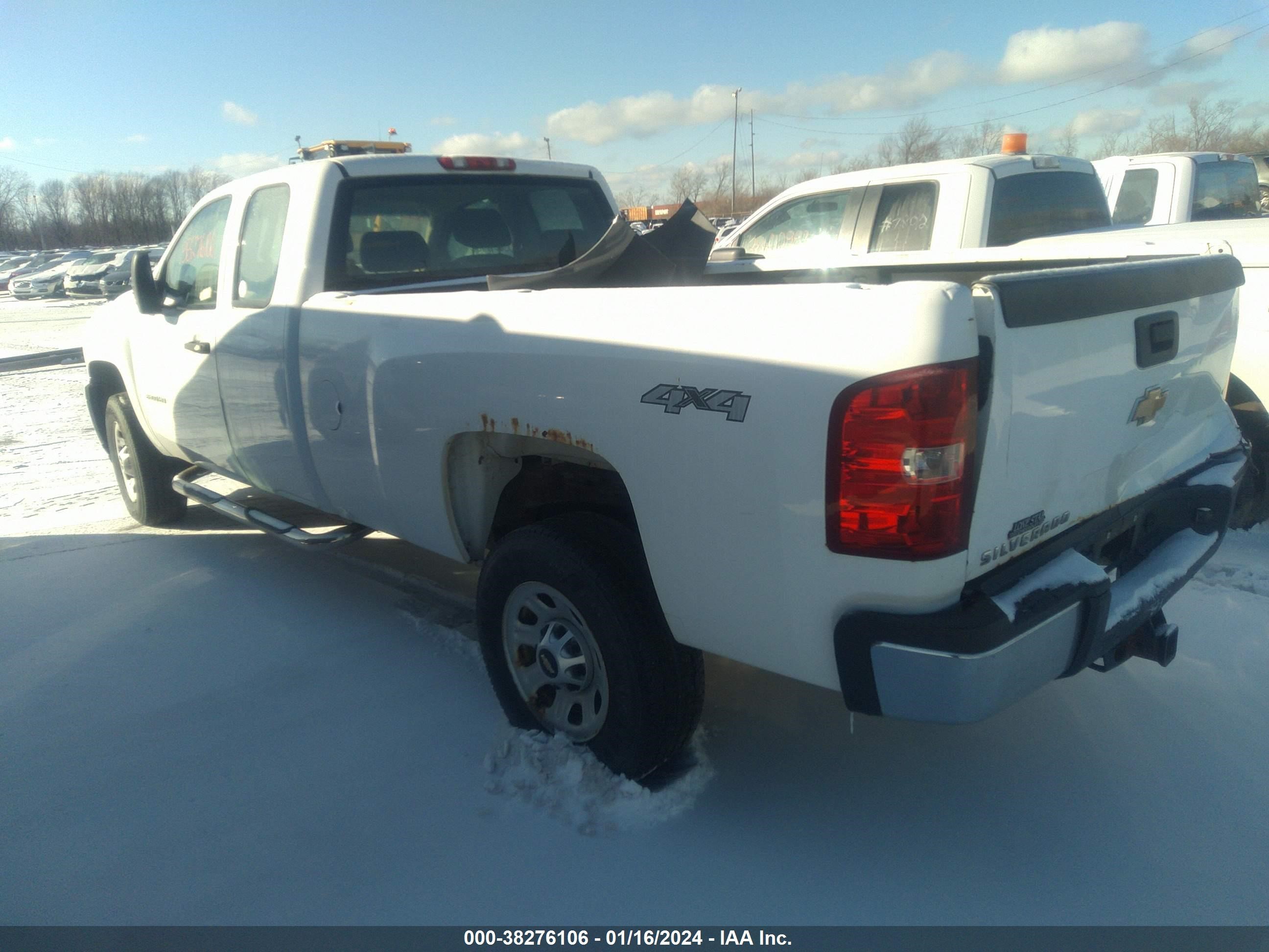 Photo 2 VIN: 1GC2KVCG1CZ334367 - CHEVROLET SILVERADO 