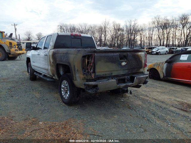 Photo 2 VIN: 1GC2KWEG4JZ336985 - CHEVROLET SILVERADO 2500HD 