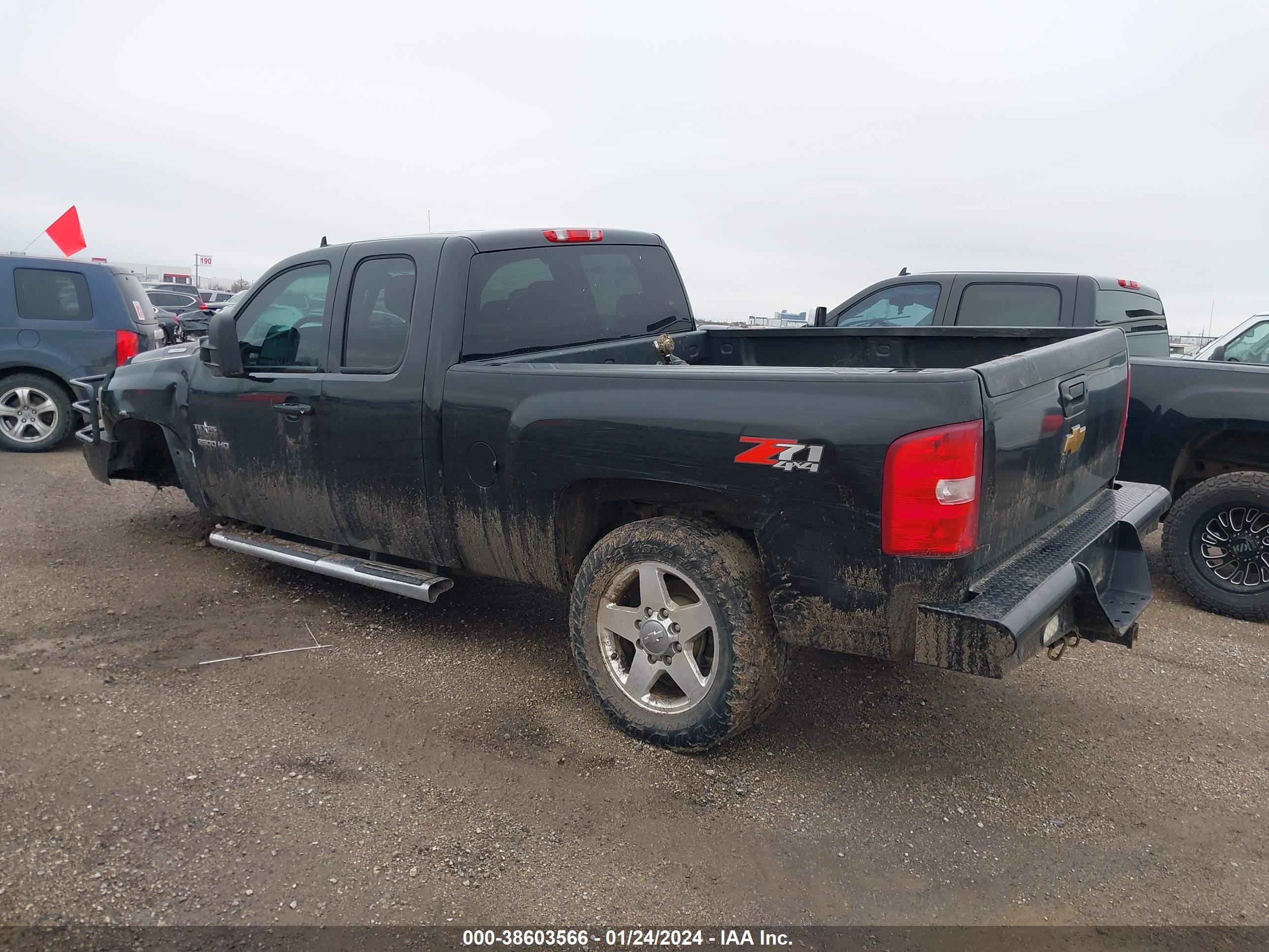 Photo 2 VIN: 1GC2KXC87DZ225546 - CHEVROLET SILVERADO 