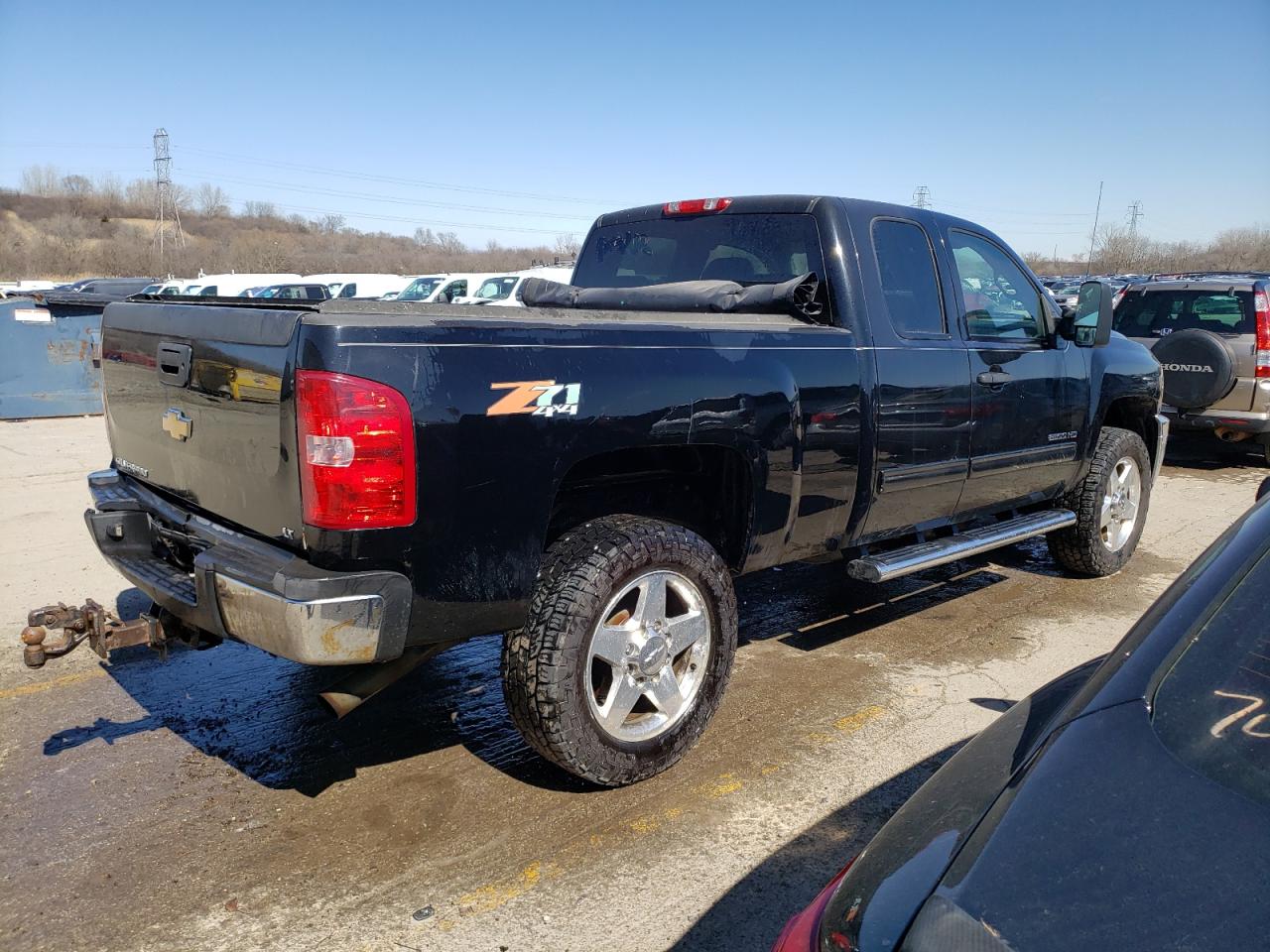 Photo 2 VIN: 1GC2KXCGXBZ451004 - CHEVROLET SILVERADO 