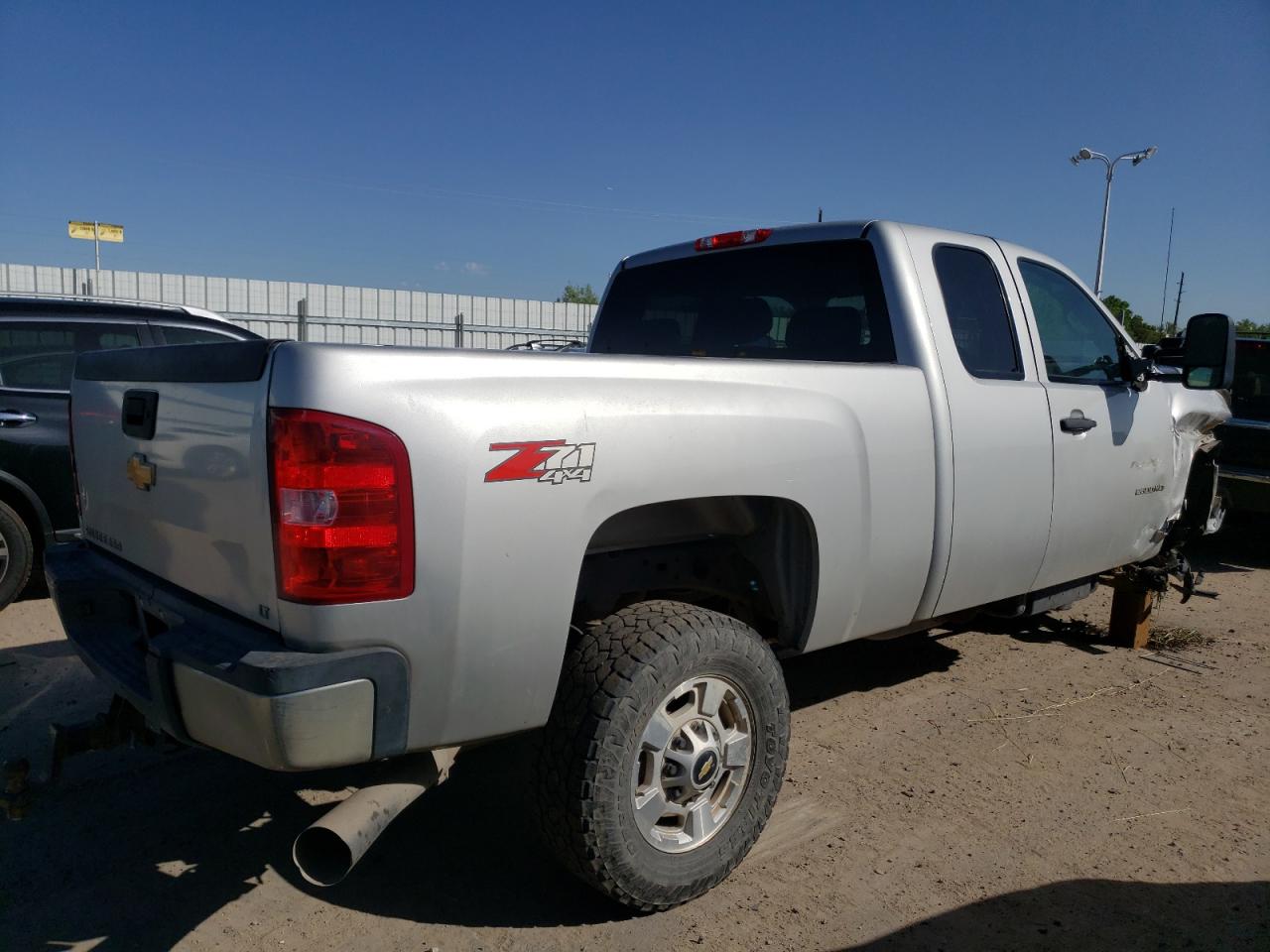 Photo 2 VIN: 1GC2KXE82BZ393783 - CHEVROLET SILVERADO 