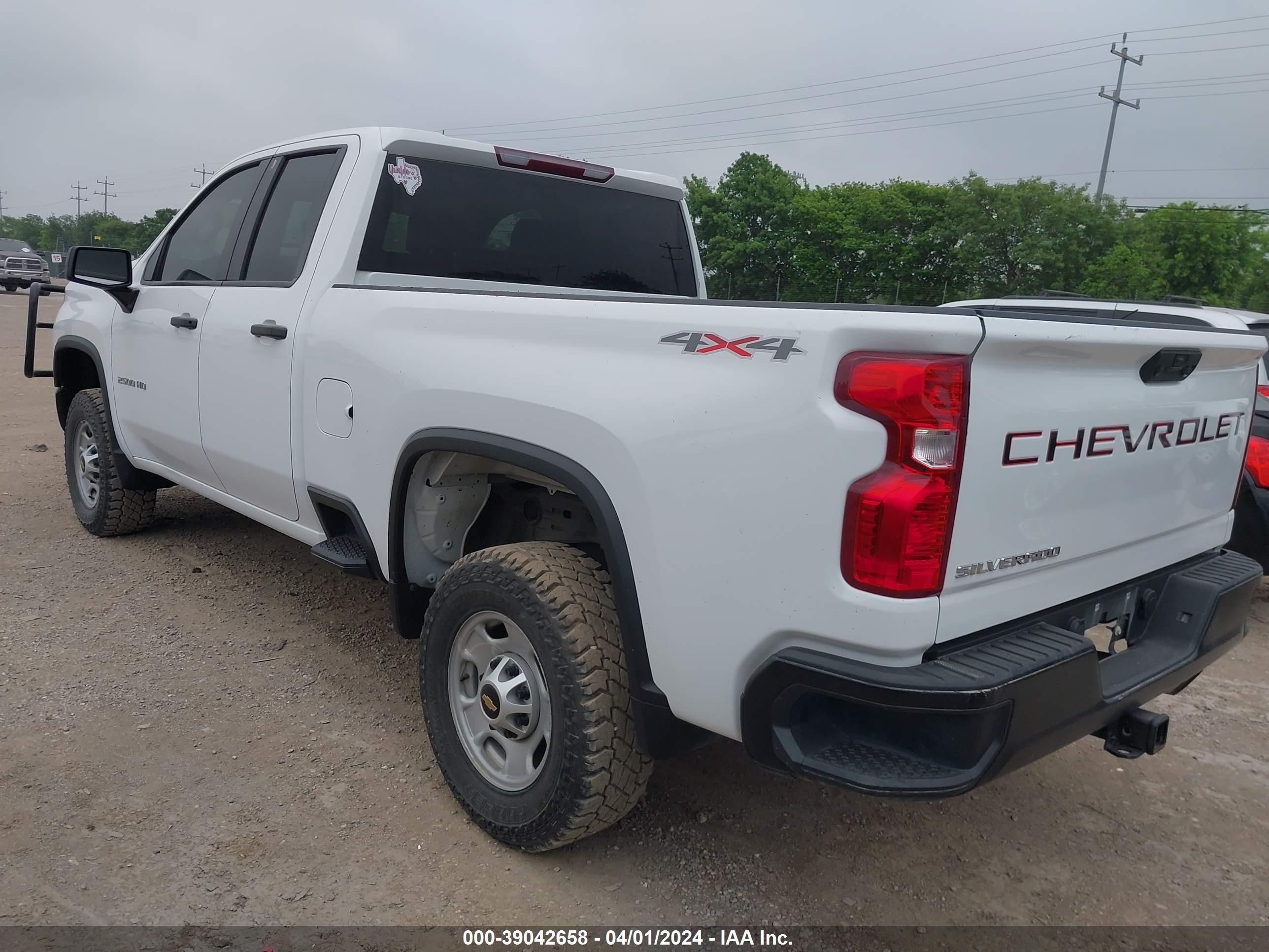 Photo 2 VIN: 1GC2YLE76MF200196 - CHEVROLET SILVERADO 