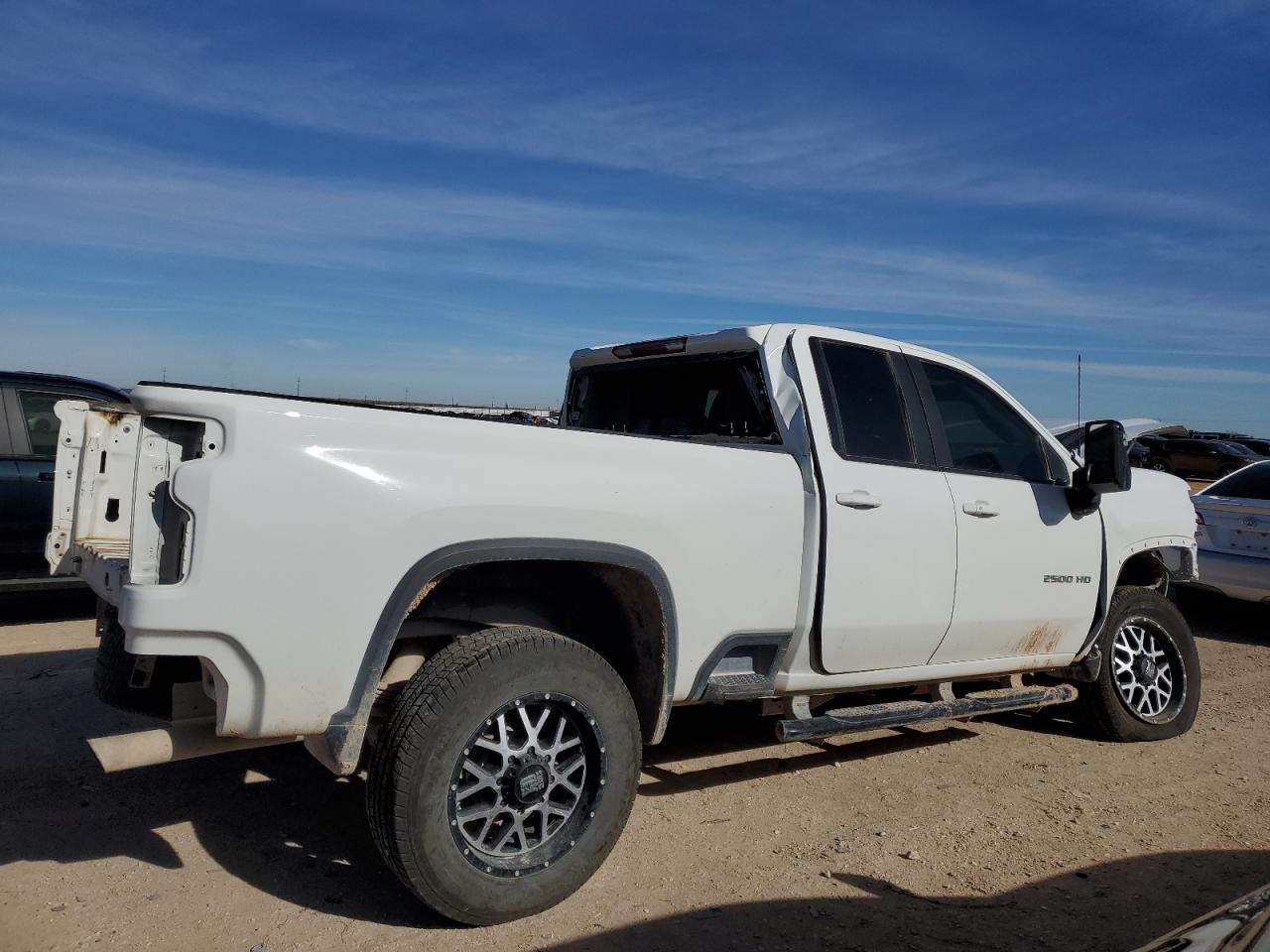 Photo 2 VIN: 1GC2YNE74NF121459 - CHEVROLET SILVERADO 