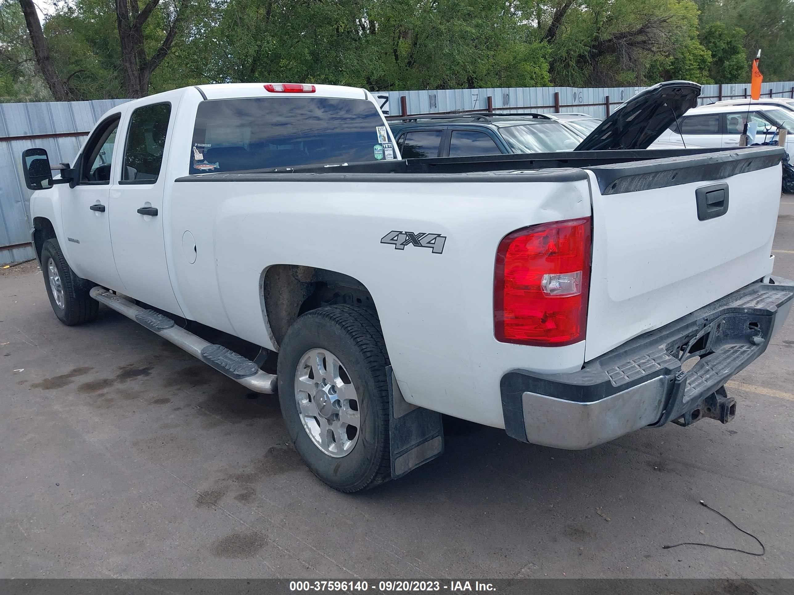 Photo 2 VIN: 1GC4K0C81DF131759 - CHEVROLET SILVERADO 