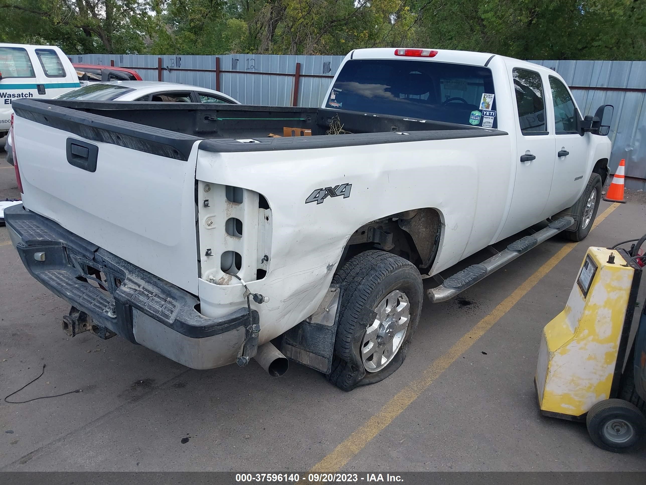 Photo 3 VIN: 1GC4K0C81DF131759 - CHEVROLET SILVERADO 