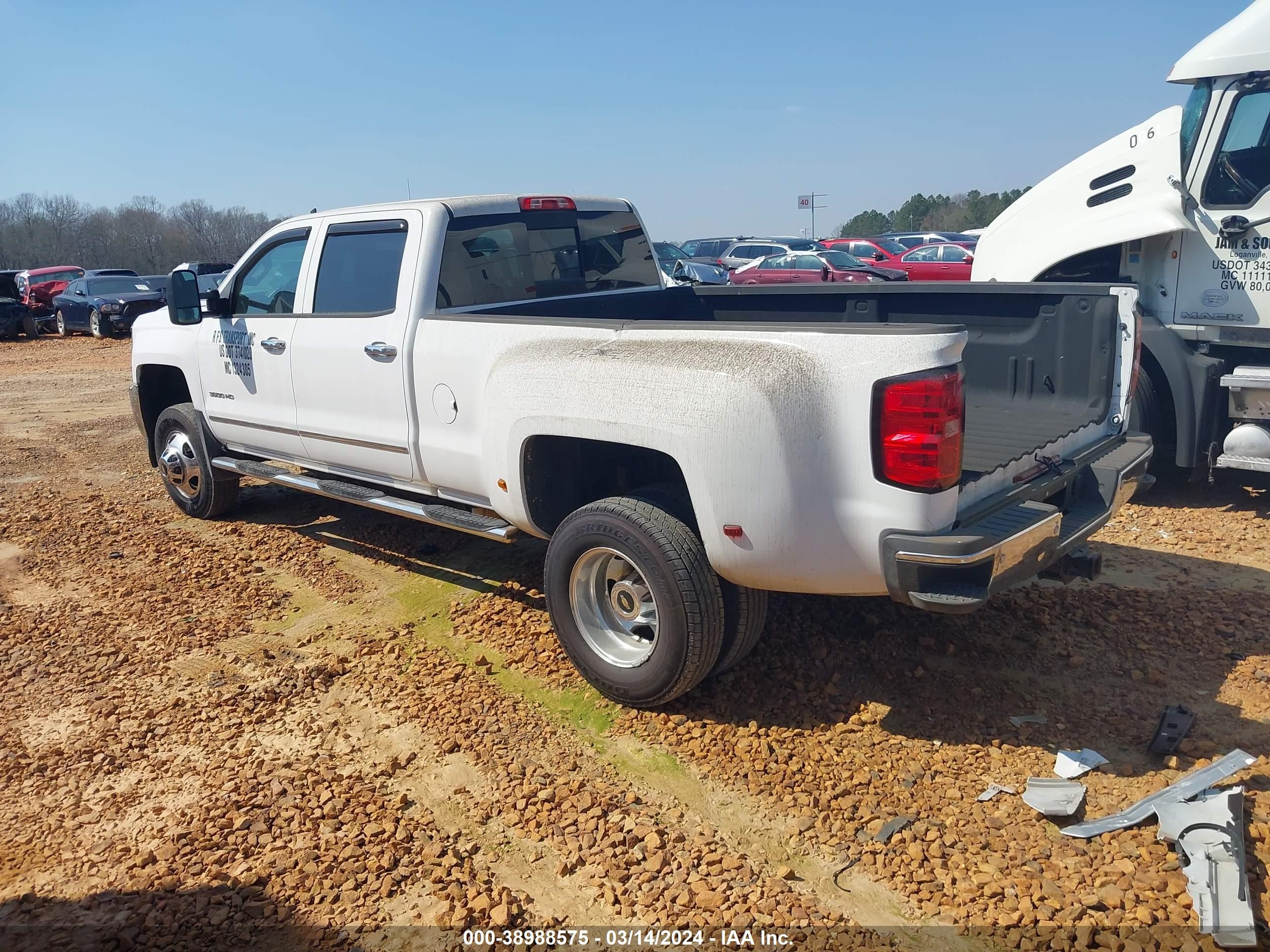 Photo 2 VIN: 1GC4K0C83FF194705 - CHEVROLET SILVERADO 