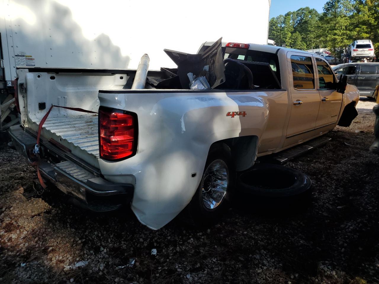 Photo 2 VIN: 1GC4K0C83FF559710 - CHEVROLET SILVERADO 