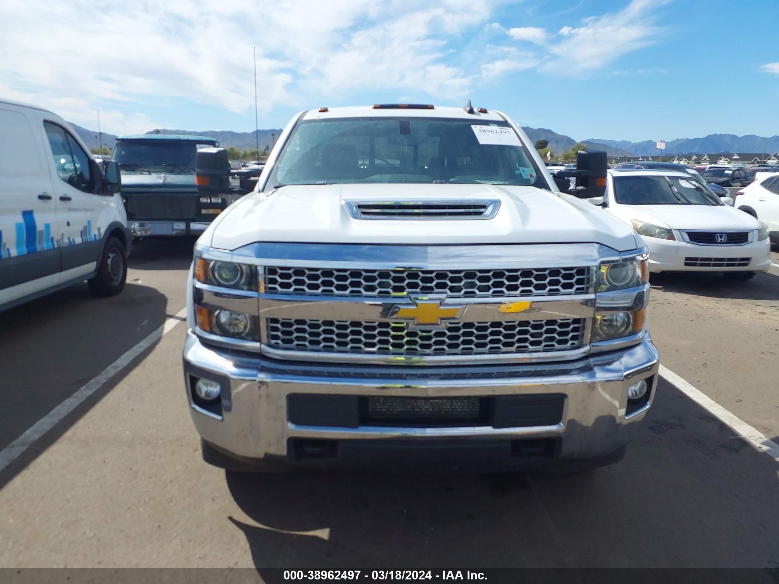 Photo 11 VIN: 1GC4KWCY3KF148353 - CHEVROLET SILVERADO 