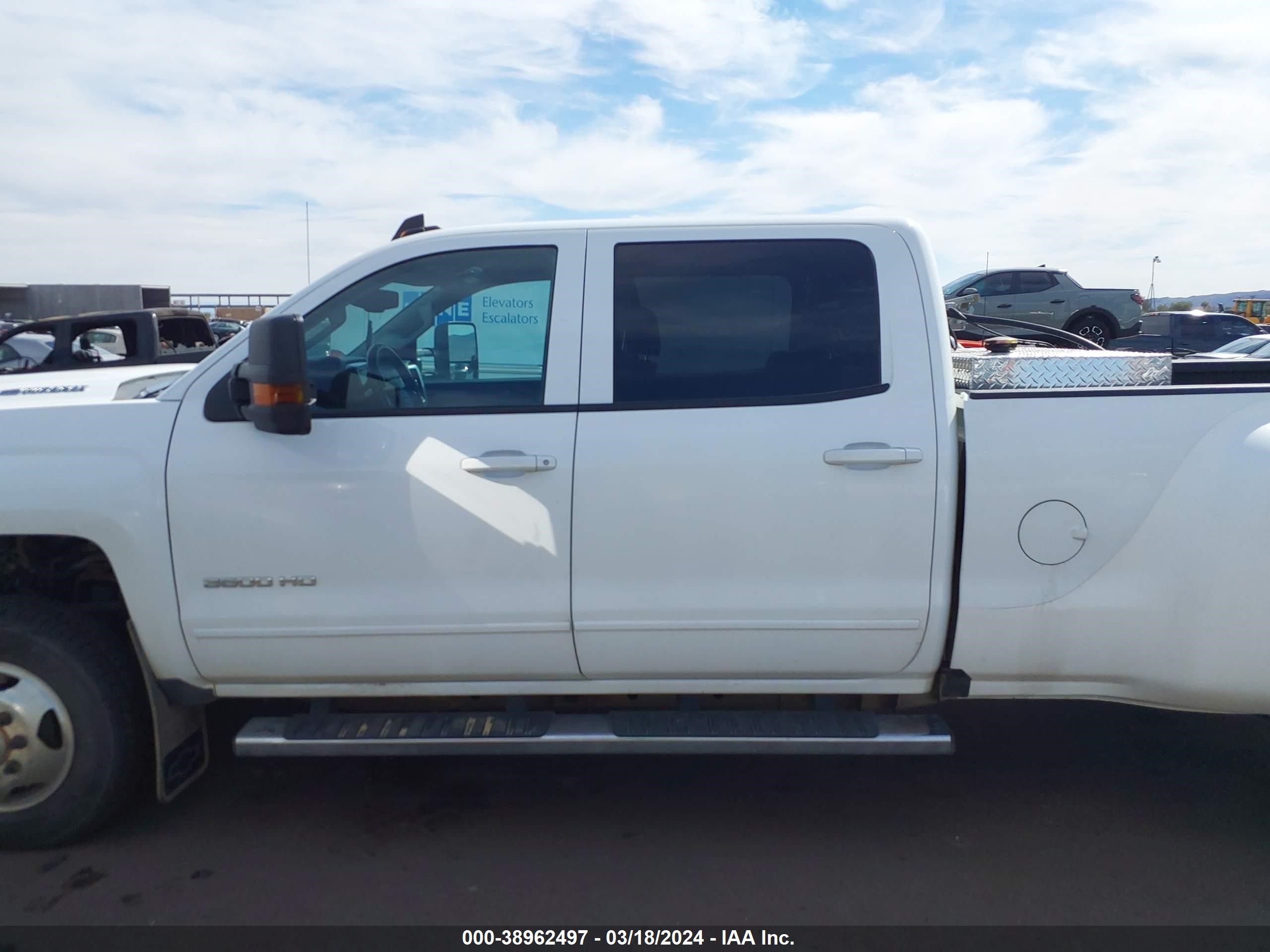 Photo 13 VIN: 1GC4KWCY3KF148353 - CHEVROLET SILVERADO 