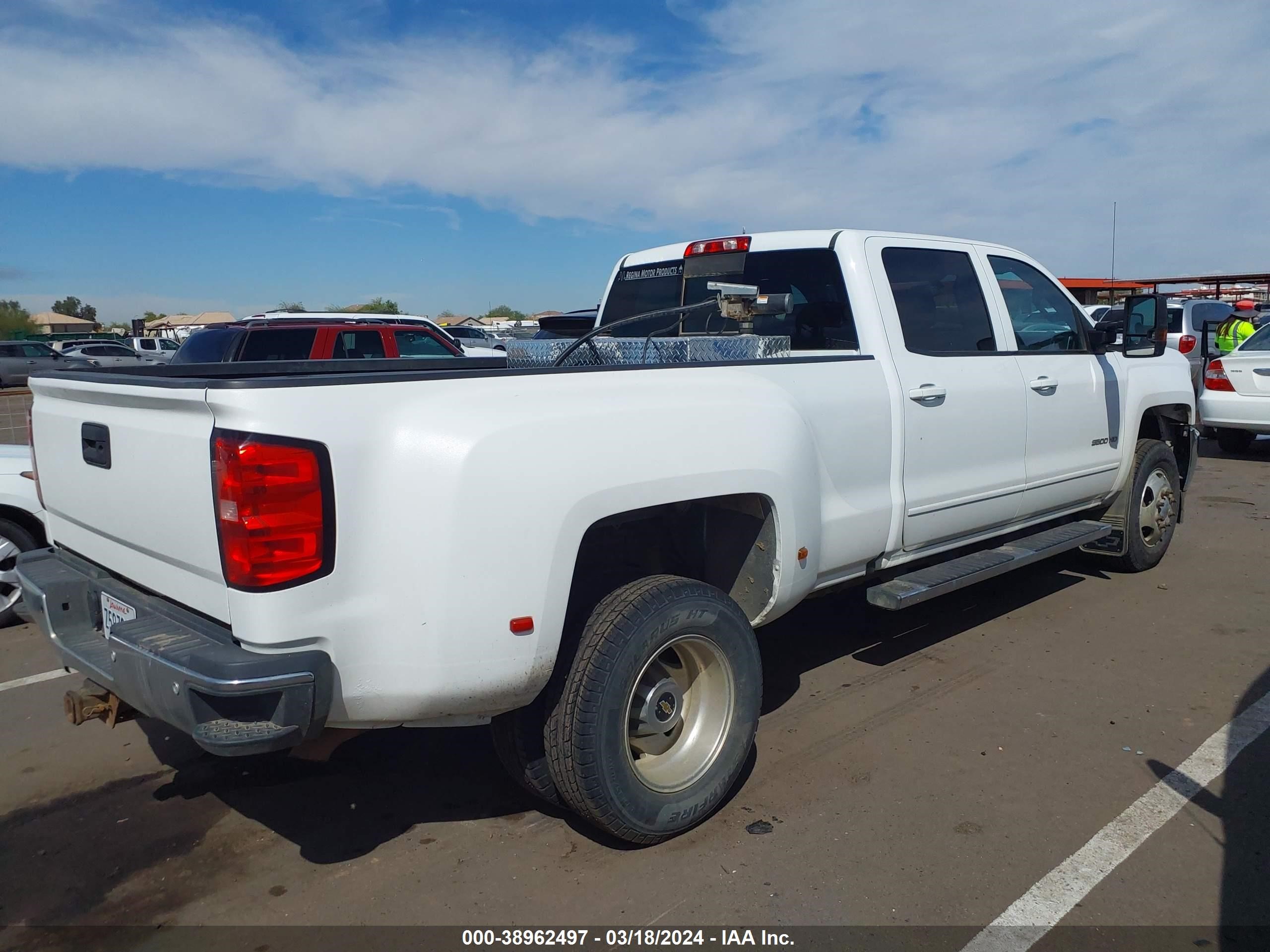 Photo 3 VIN: 1GC4KWCY3KF148353 - CHEVROLET SILVERADO 