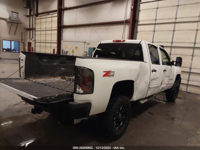 Photo 3 VIN: 1GC4KXB68AF127776 - CHEVROLET SILVERADO 2500HD 