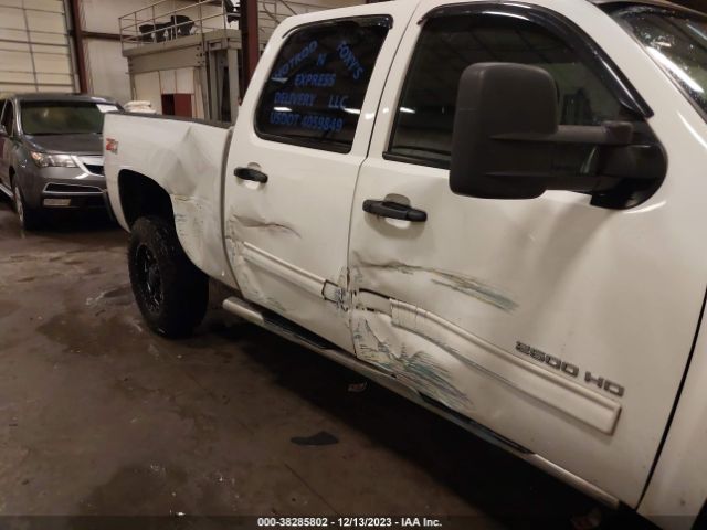 Photo 5 VIN: 1GC4KXB68AF127776 - CHEVROLET SILVERADO 2500HD 