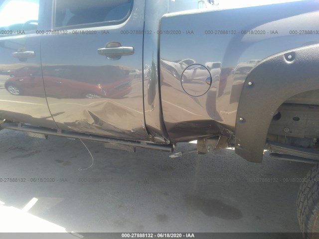 Photo 5 VIN: 1GC4KXBG0AF139879 - CHEVROLET SILVERADO 2500HD 