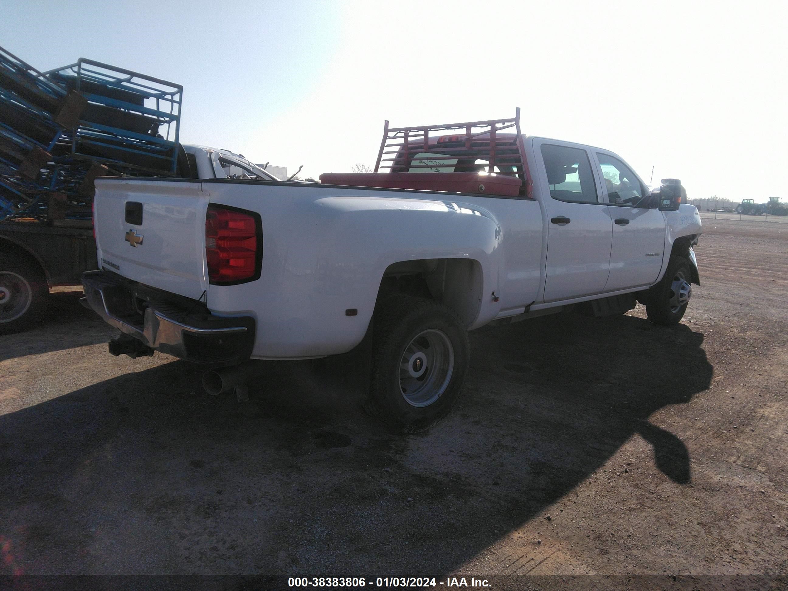 Photo 3 VIN: 1GC4KYCY5JF275986 - CHEVROLET SILVERADO 