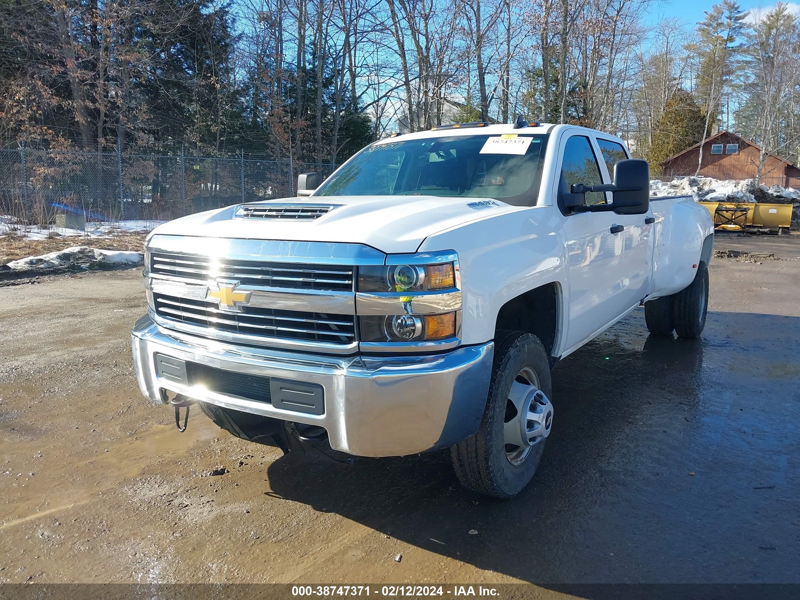 Photo 1 VIN: 1GC4KYCYXJF235743 - CHEVROLET SILVERADO 