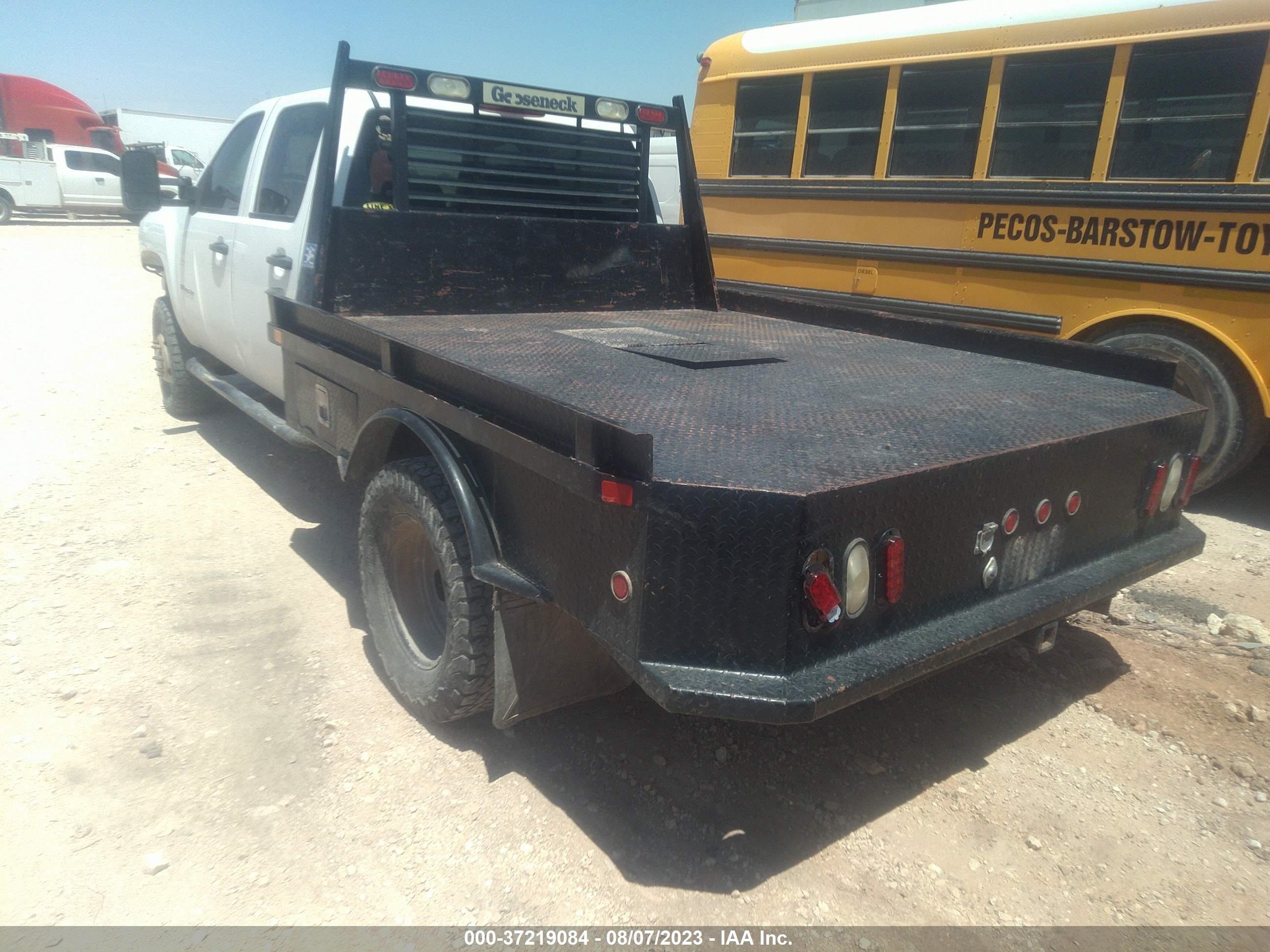 Photo 2 VIN: 1GC4KZC81CF119582 - CHEVROLET SILVERADO 