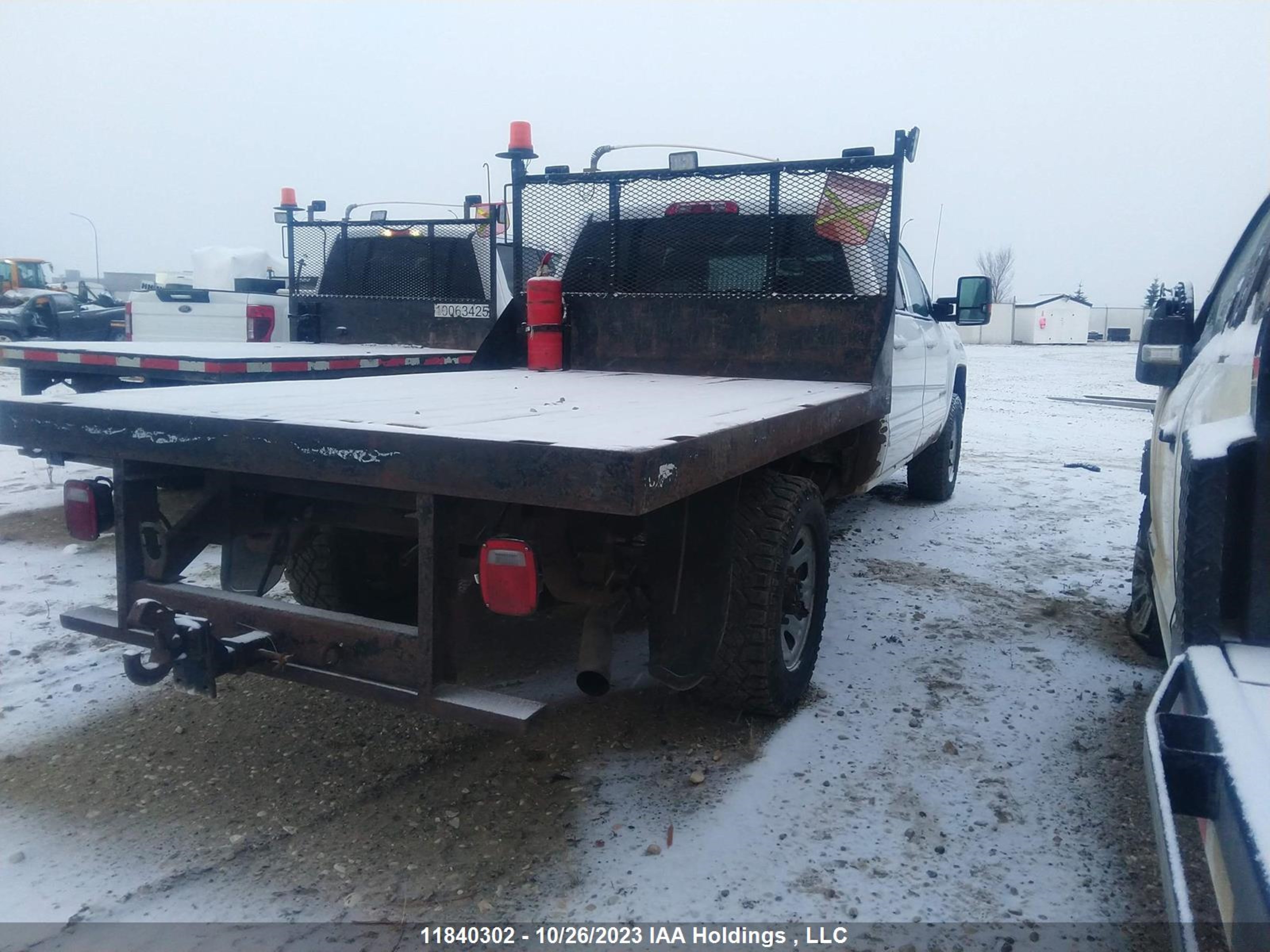 Photo 3 VIN: 1GC4KZCG6GF242744 - CHEVROLET SILVERADO 