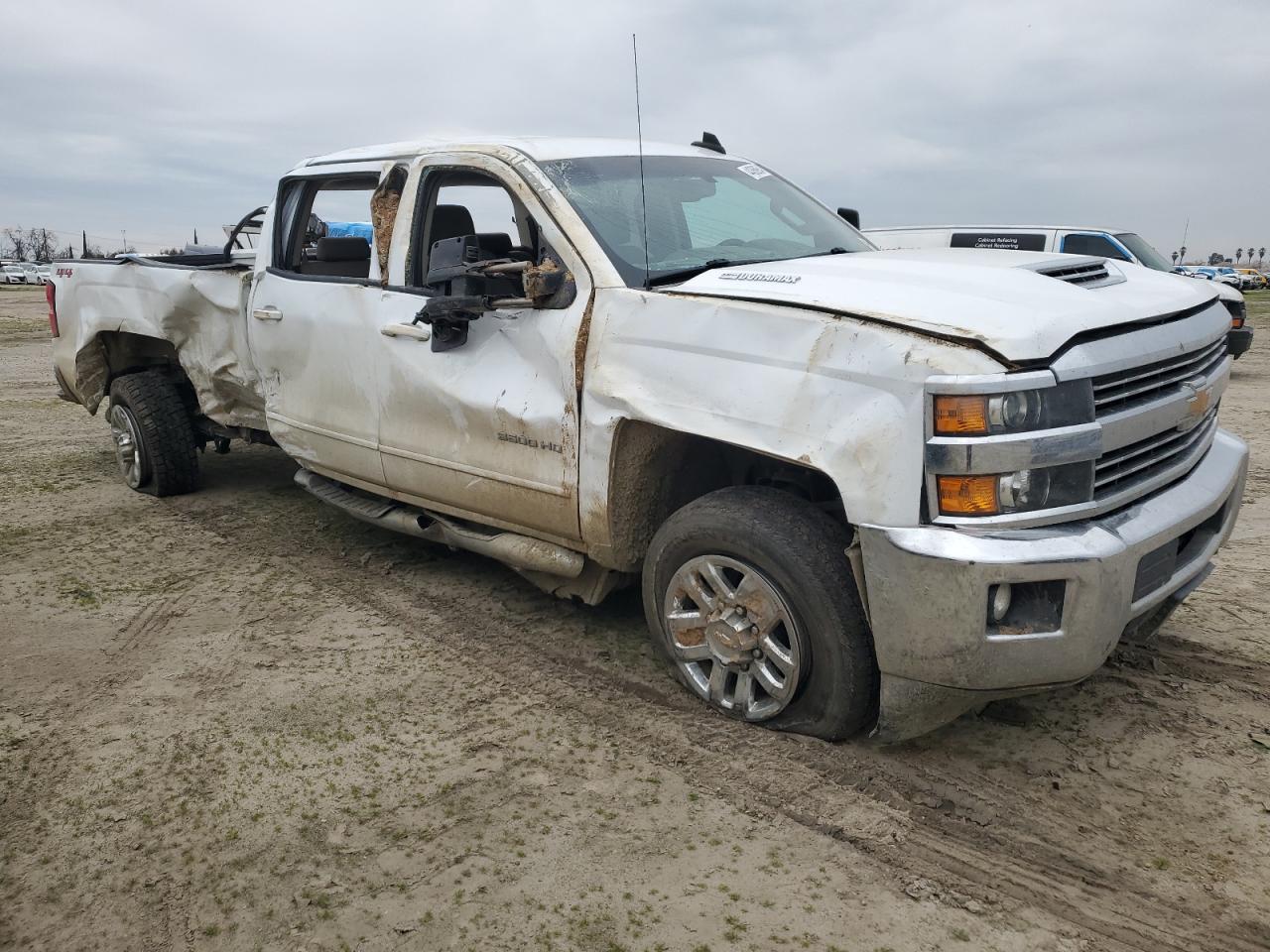 Photo 3 VIN: 1GC4KZCYXJF252550 - CHEVROLET SILVERADO 