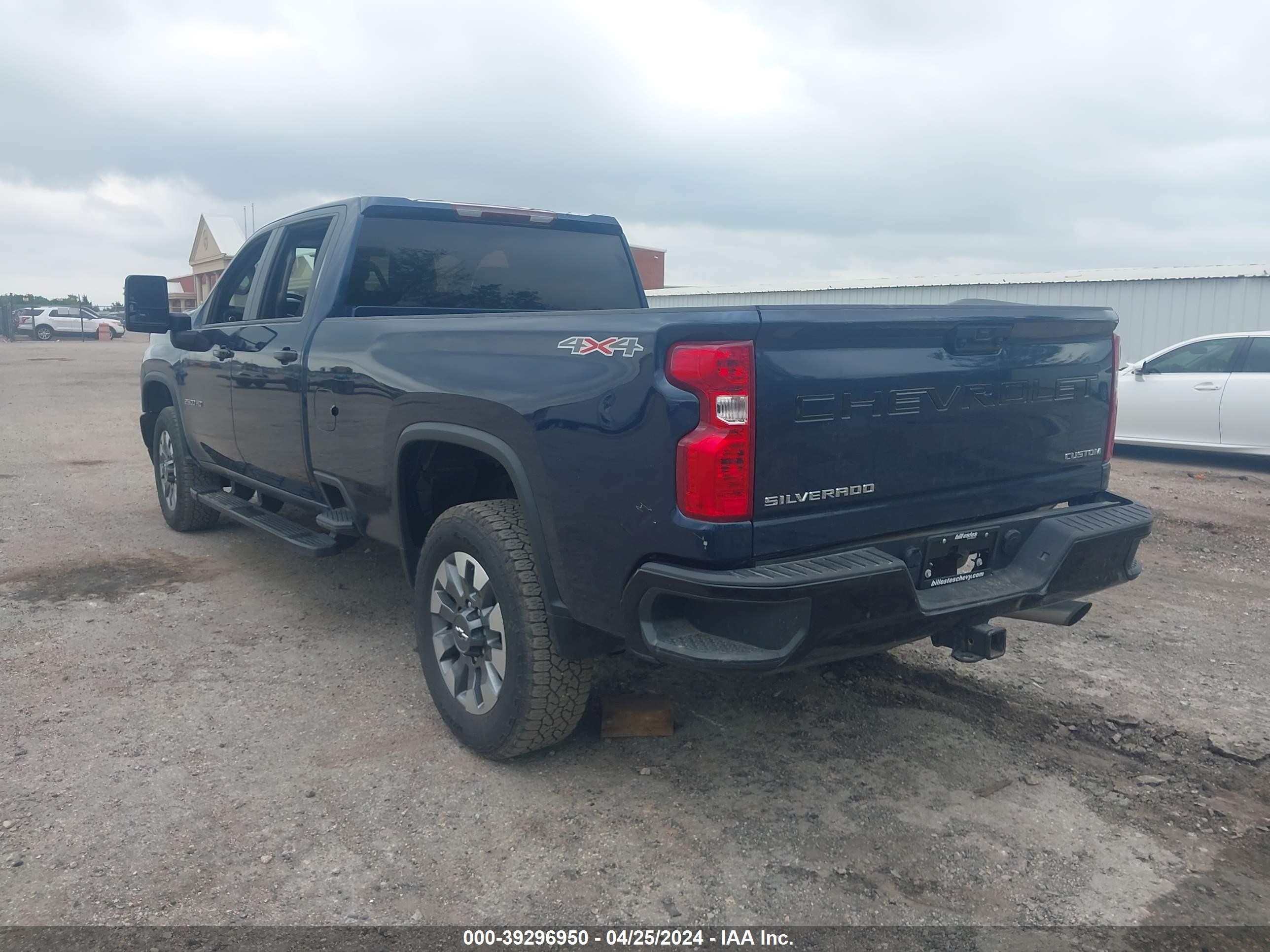 Photo 2 VIN: 1GC4YME78NF266524 - CHEVROLET SILVERADO 