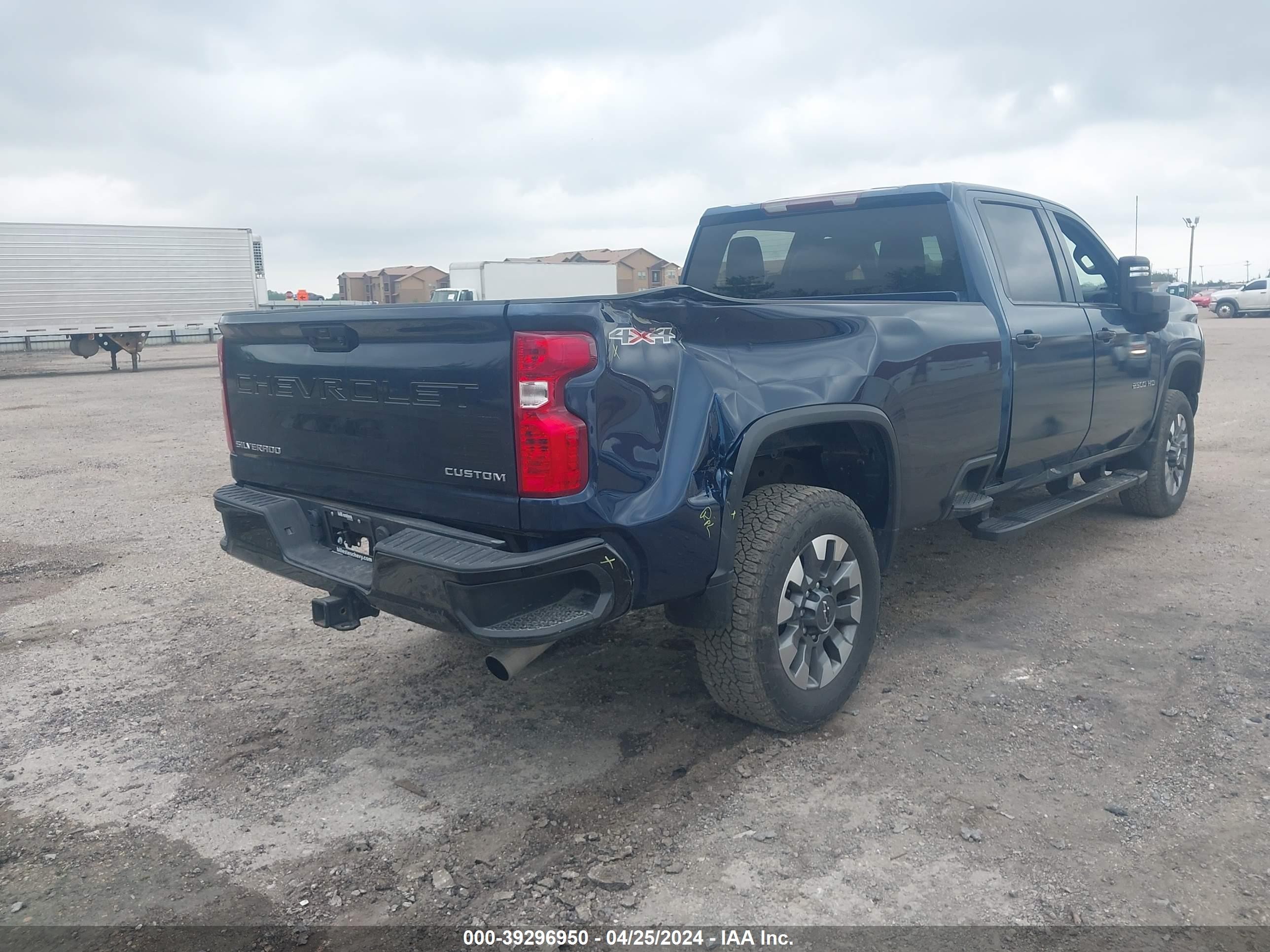 Photo 3 VIN: 1GC4YME78NF266524 - CHEVROLET SILVERADO 