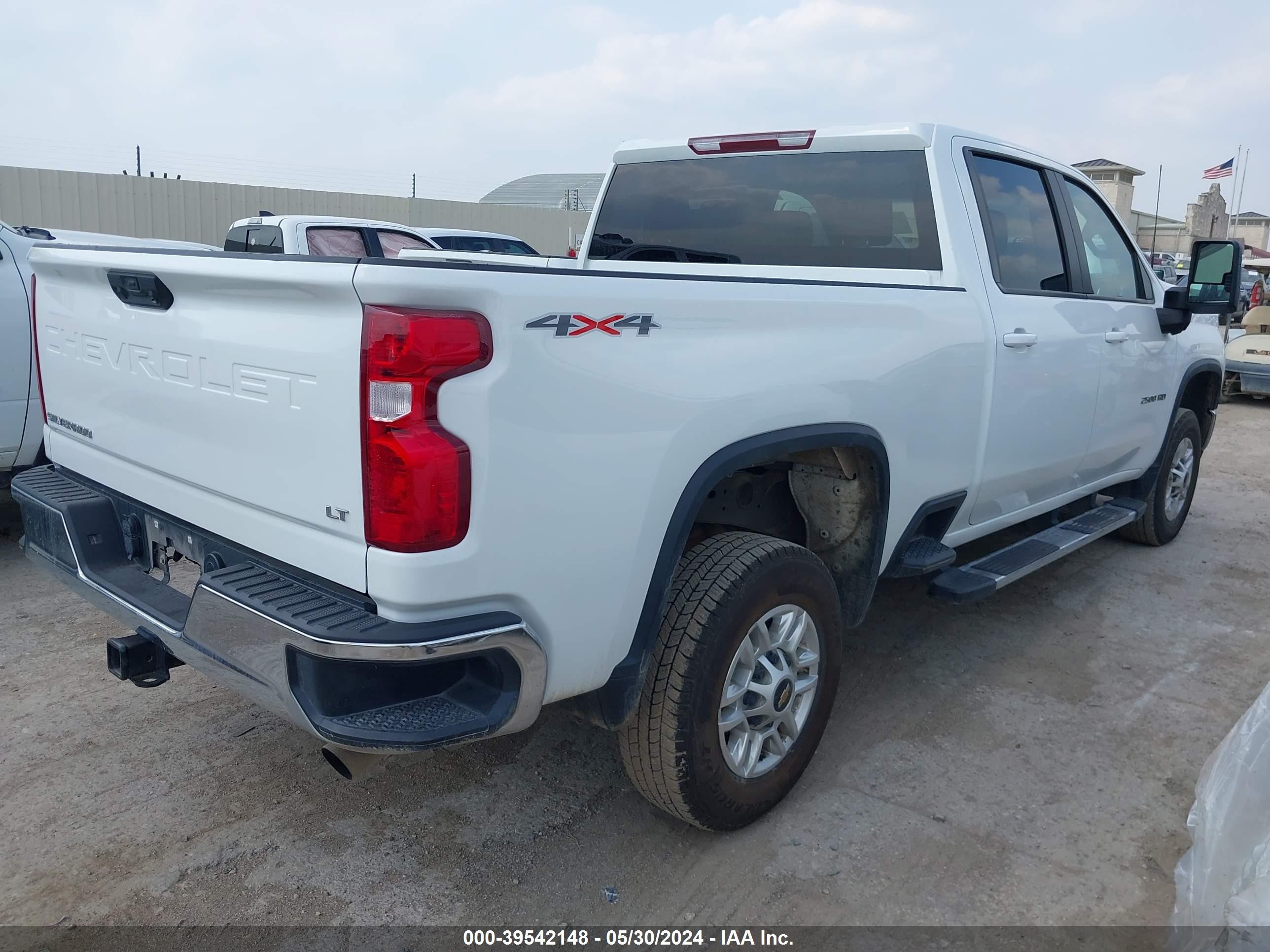 Photo 3 VIN: 1GC4YNE75PF176515 - CHEVROLET SILVERADO 