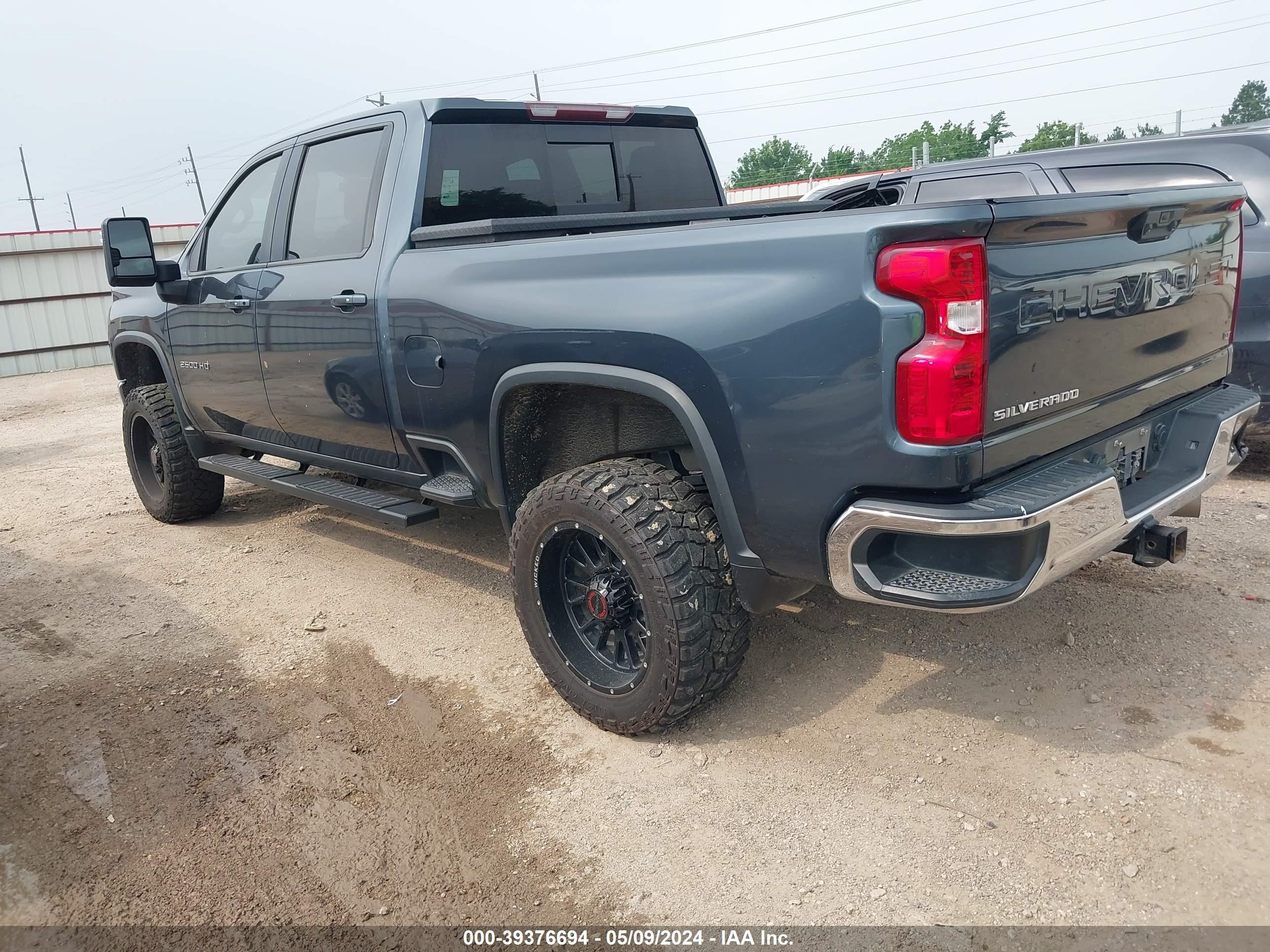 Photo 2 VIN: 1GC4YNEY3LF132371 - CHEVROLET SILVERADO 