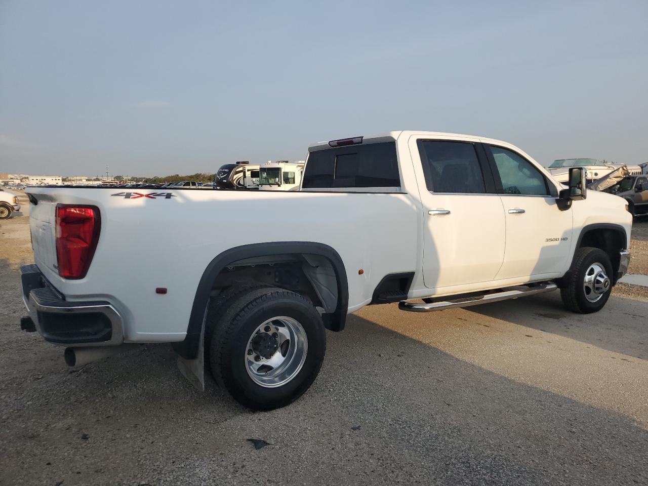 Photo 2 VIN: 1GC4YUEY6NF115898 - CHEVROLET SILVERADO 