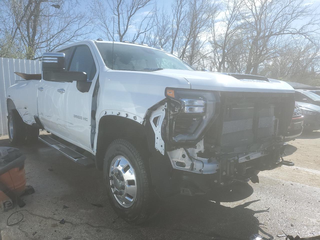 Photo 3 VIN: 1GC4YUEYXRF132144 - CHEVROLET SILVERADO 