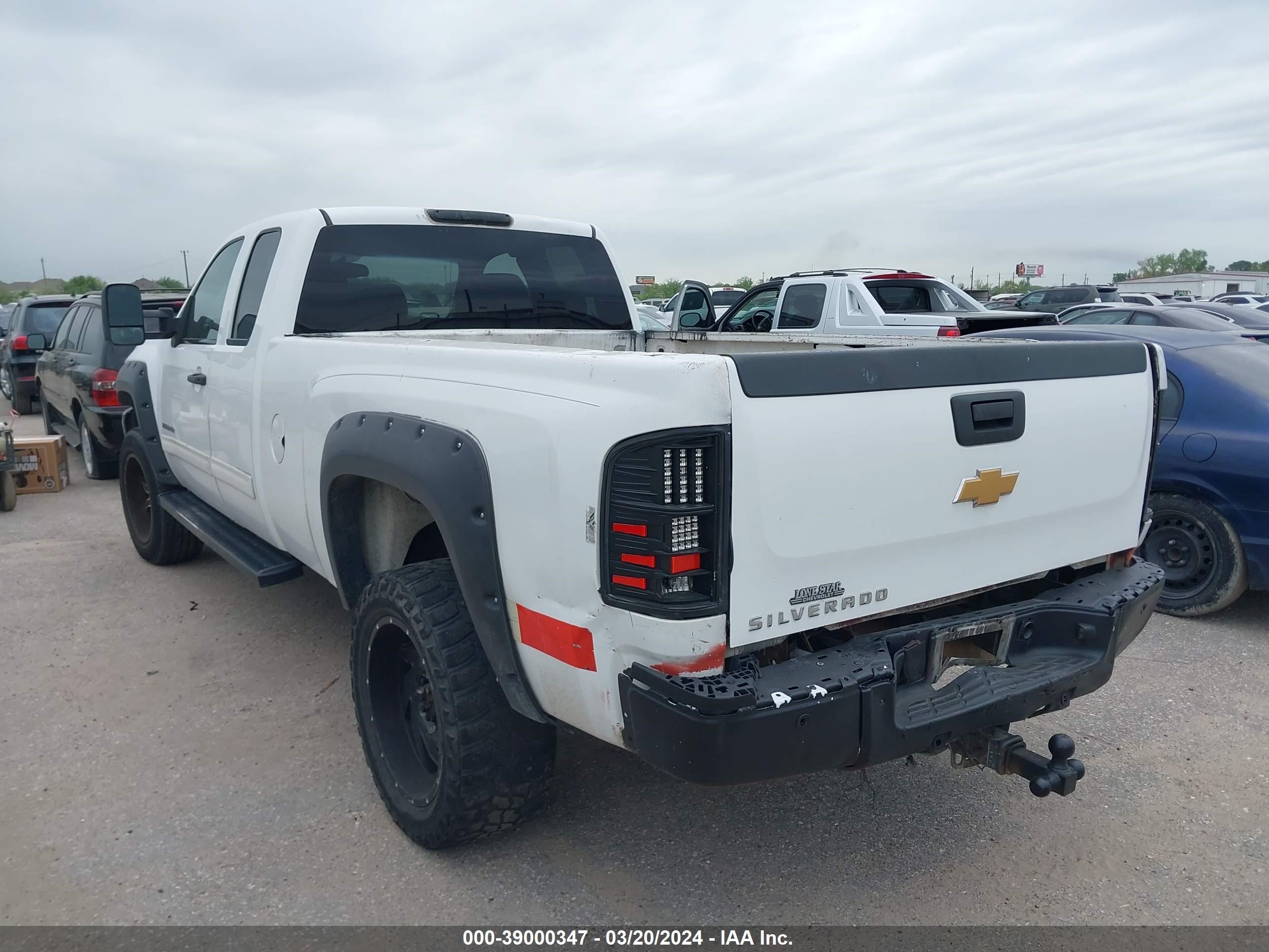 Photo 2 VIN: 1GC5CXBG5AZ225401 - CHEVROLET SILVERADO 