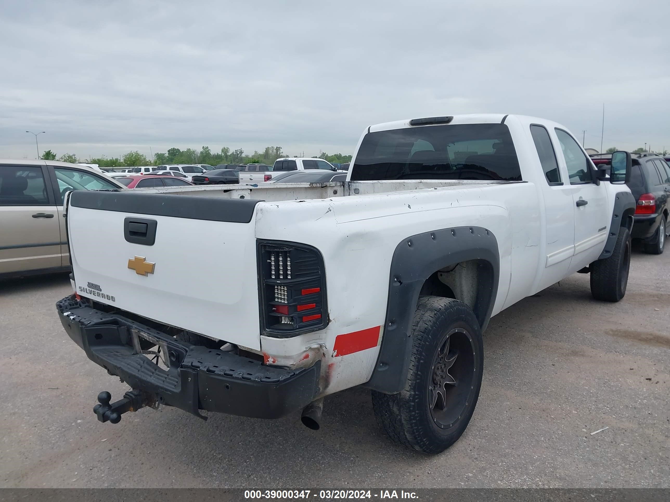 Photo 3 VIN: 1GC5CXBG5AZ225401 - CHEVROLET SILVERADO 