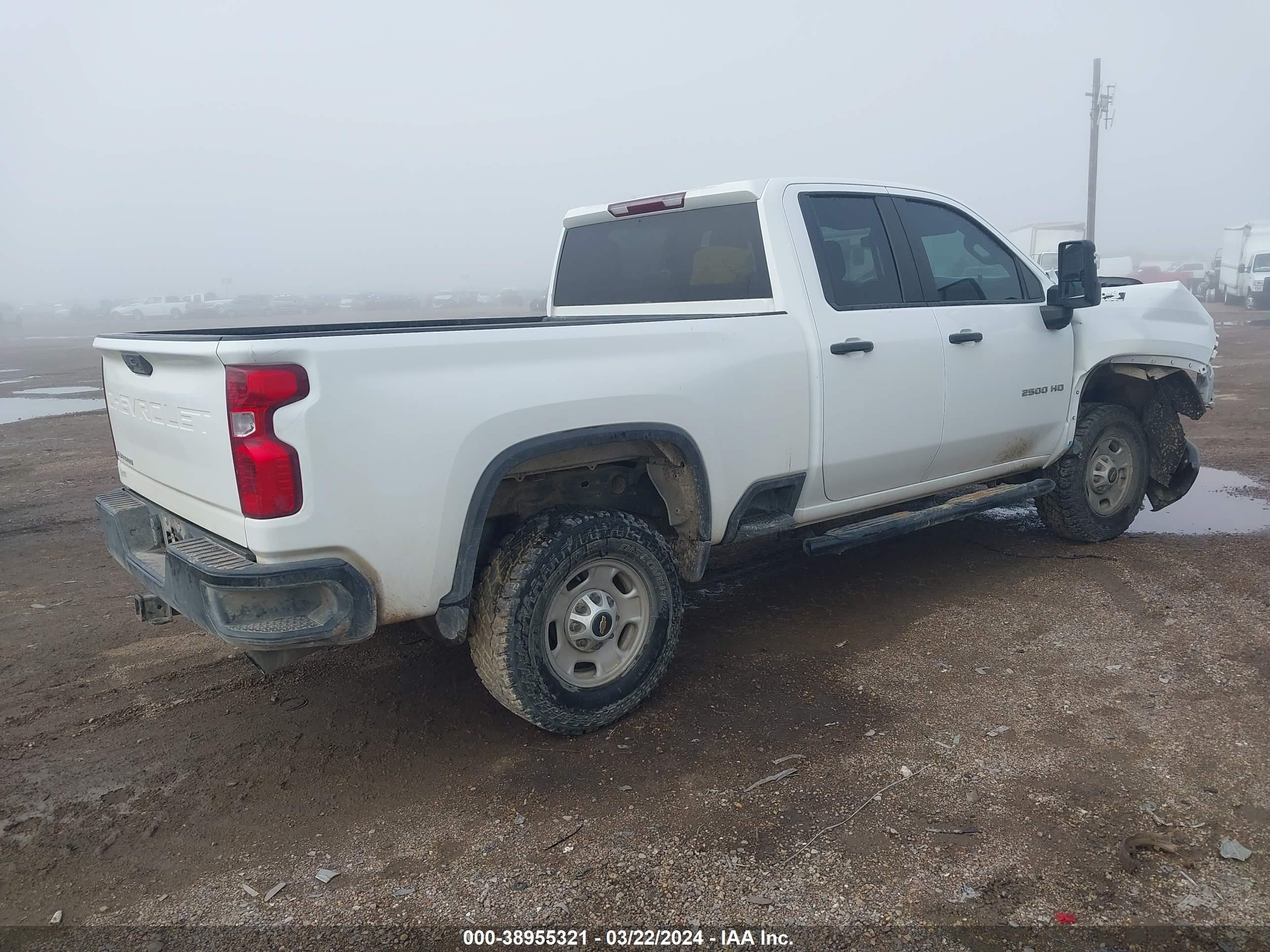 Photo 3 VIN: 1GC5YLE72PF120167 - CHEVROLET SILVERADO 