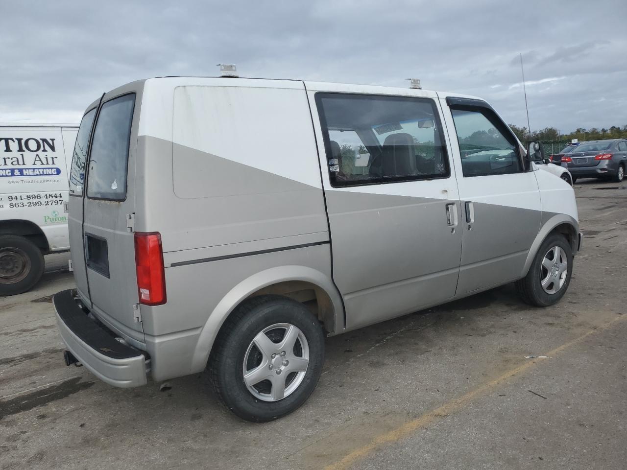 Photo 2 VIN: 1GCCM15E0FB157116 - CHEVROLET ASTRO 