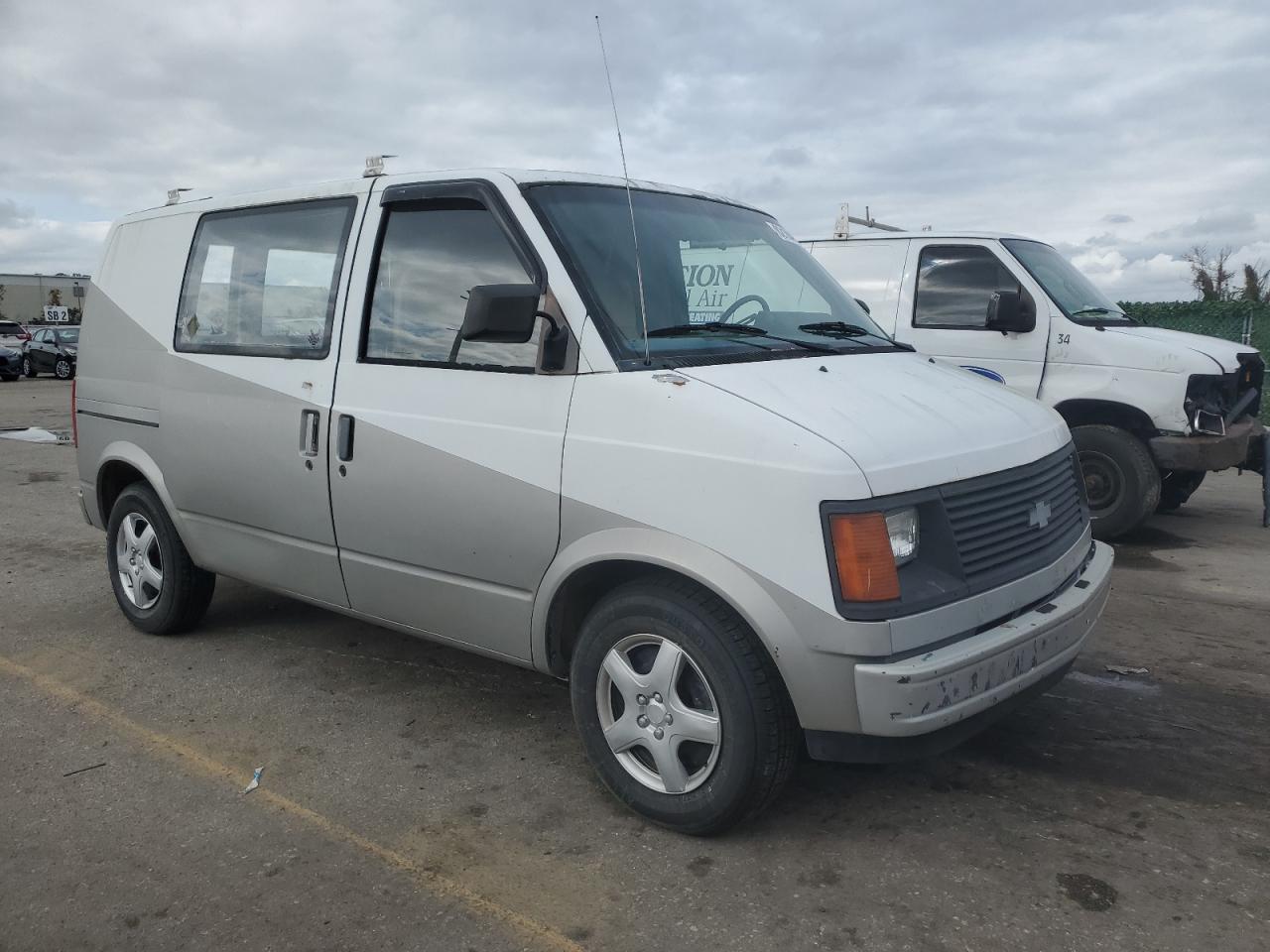 Photo 3 VIN: 1GCCM15E0FB157116 - CHEVROLET ASTRO 