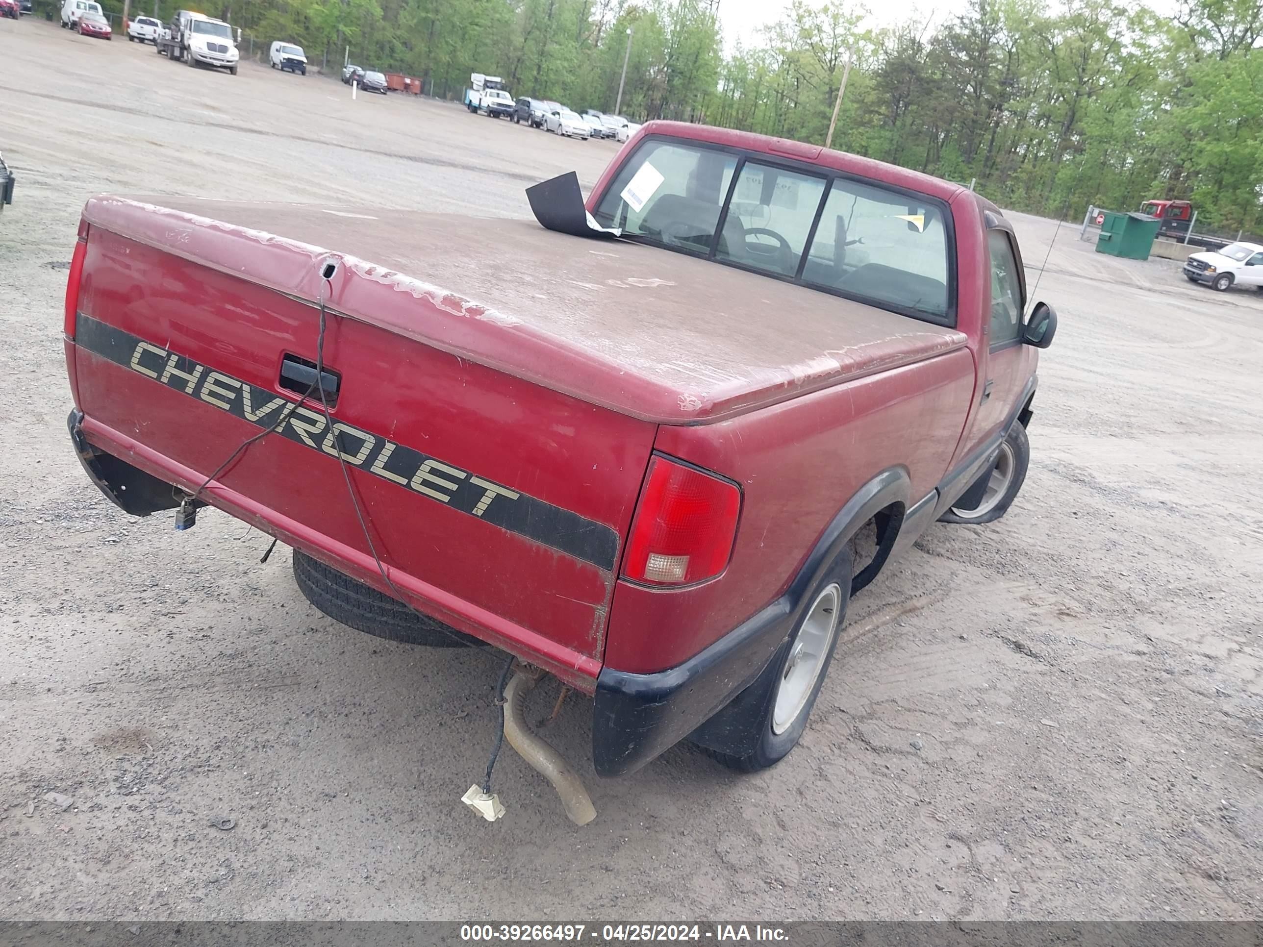 Photo 3 VIN: 1GCCS1440S8178053 - CHEVROLET S-10 PICKUP 